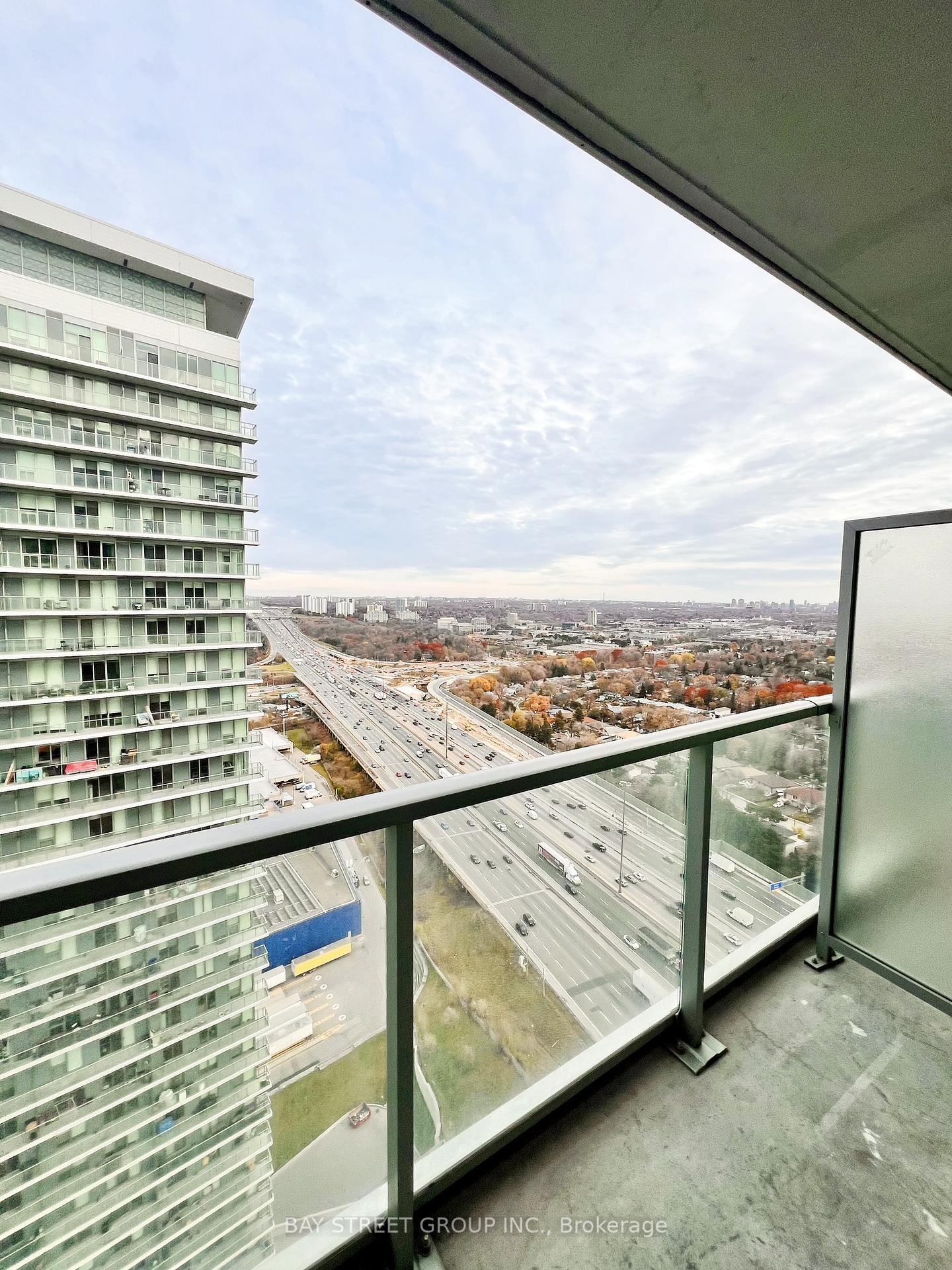 Photo 8 of Unit 3507, 115 McMahon Drive, North York, Bayview Village — HOMEH