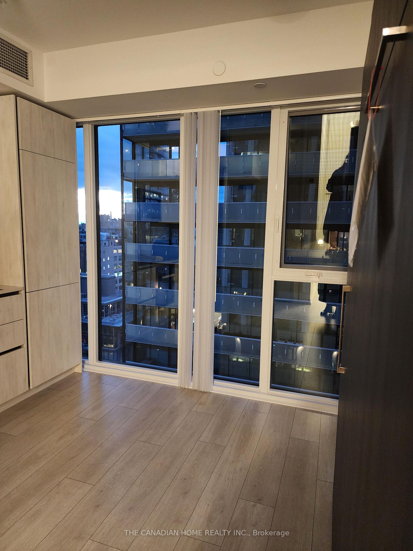 Photo 1 of Unit 1925, 400 King Street, Toronto, Waterfront Communities — HOMEH
