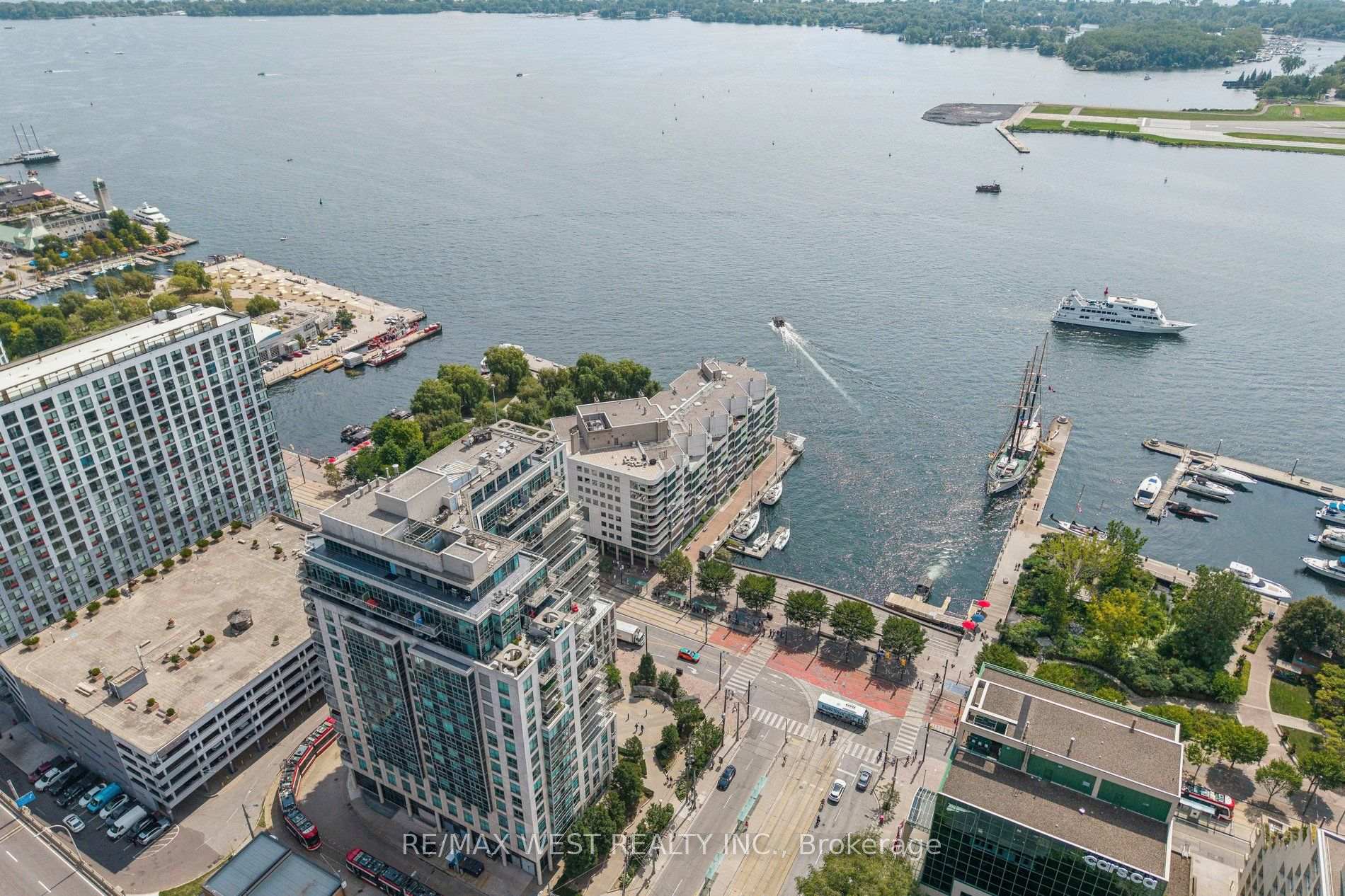 Photo 5 of Unit 1104, 410 Queens Quay W, Toronto, Waterfront Communities — HOMEH