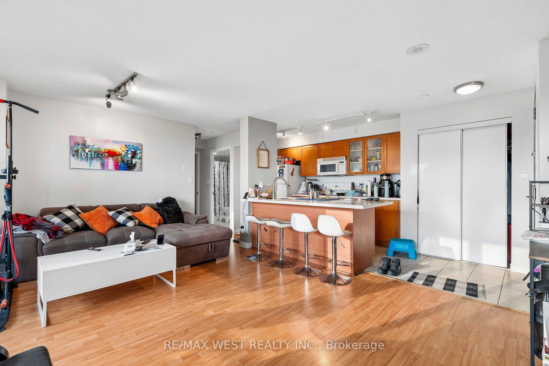 Photo 32 of Unit 1104, 410 Queens Quay W, Toronto, Waterfront Communities — HOMEH