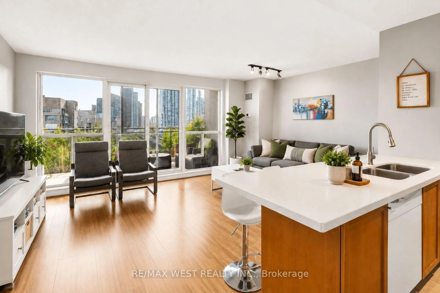 Photo 15 of Unit 1104, 410 Queens Quay W, Toronto, Waterfront Communities — HOMEH