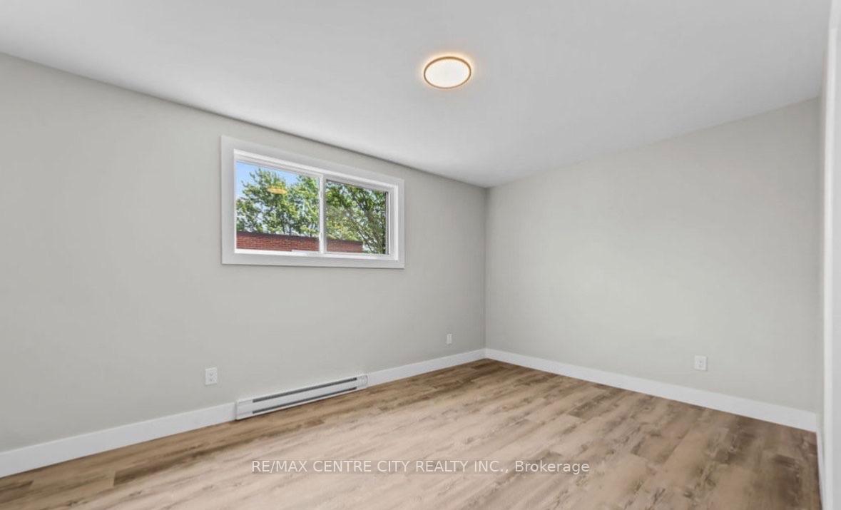 Photo 5 of Unit 4C, 400 Scenic Drive N, London, South J — HOMEH