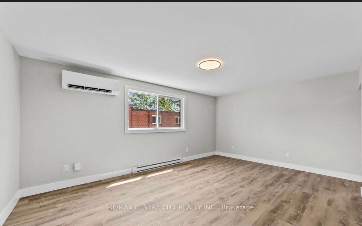 Photo 6 of Unit 4C, 400 Scenic Drive N, London, South J — HOMEH