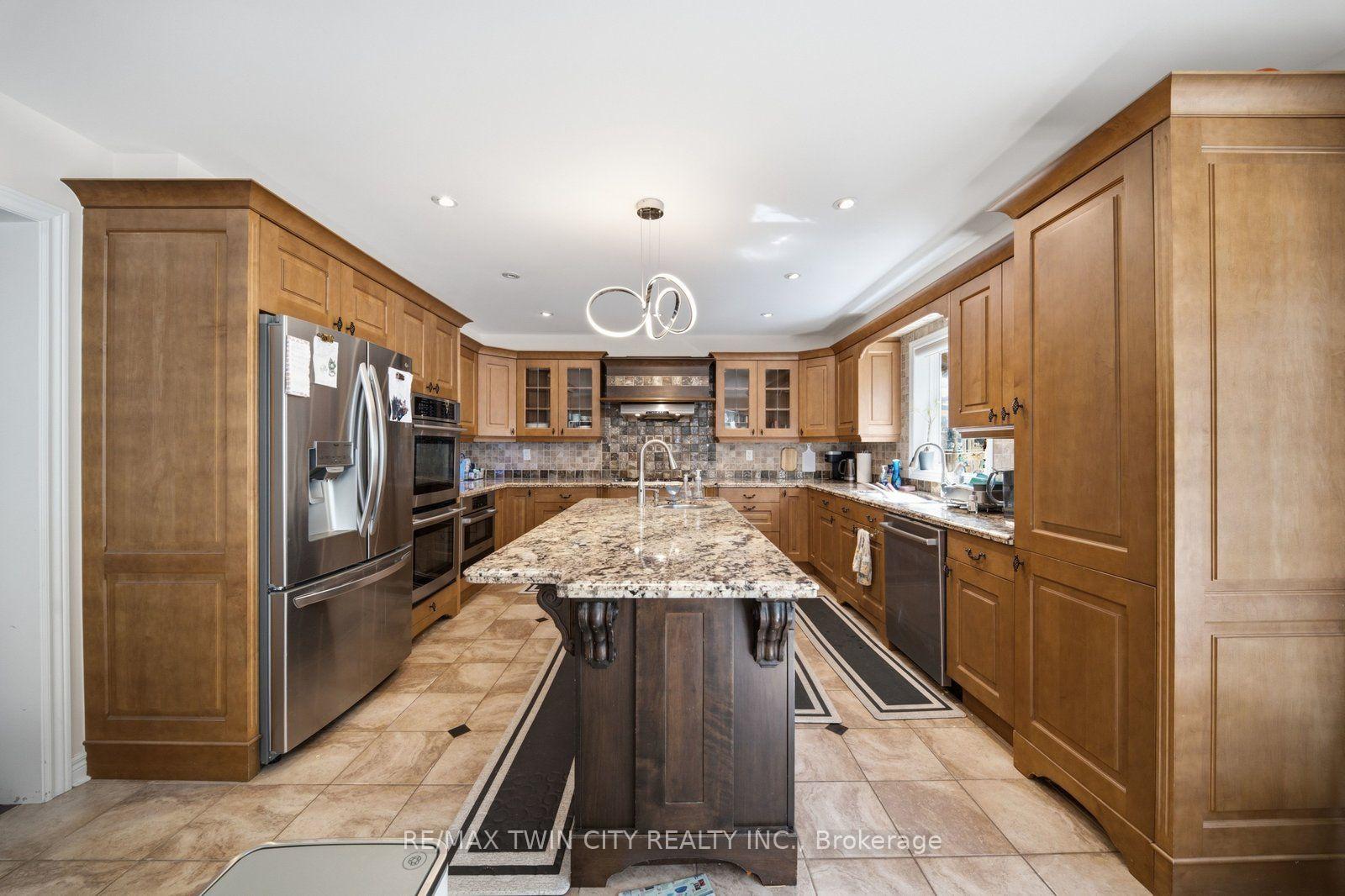 Photo 5 of 33 Hunter Way, Brantford, Empire — HOMEH