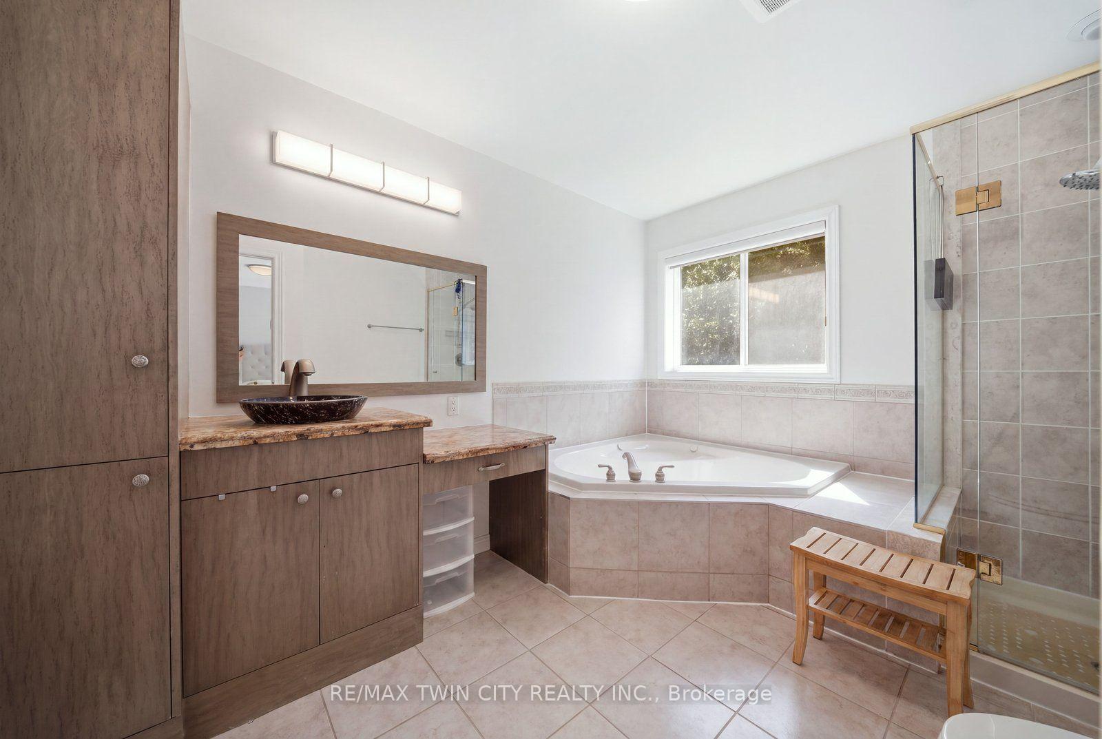 Photo 11 of 33 Hunter Way, Brantford, Empire — HOMEH