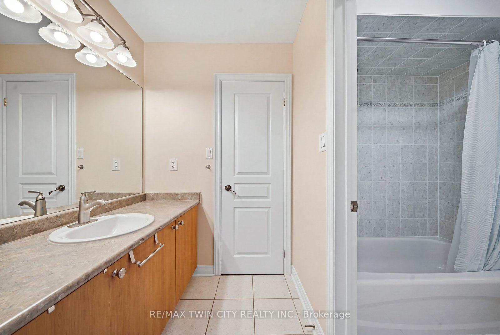 Photo 12 of 33 Hunter Way, Brantford, Empire — HOMEH