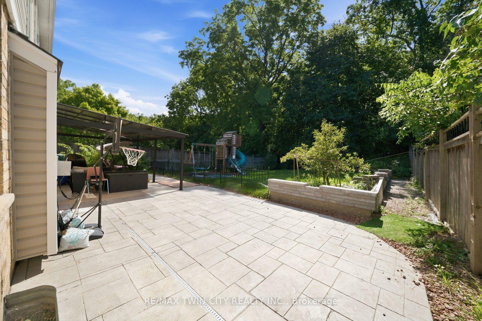 Photo 15 of 33 Hunter Way, Brantford, Empire — HOMEH