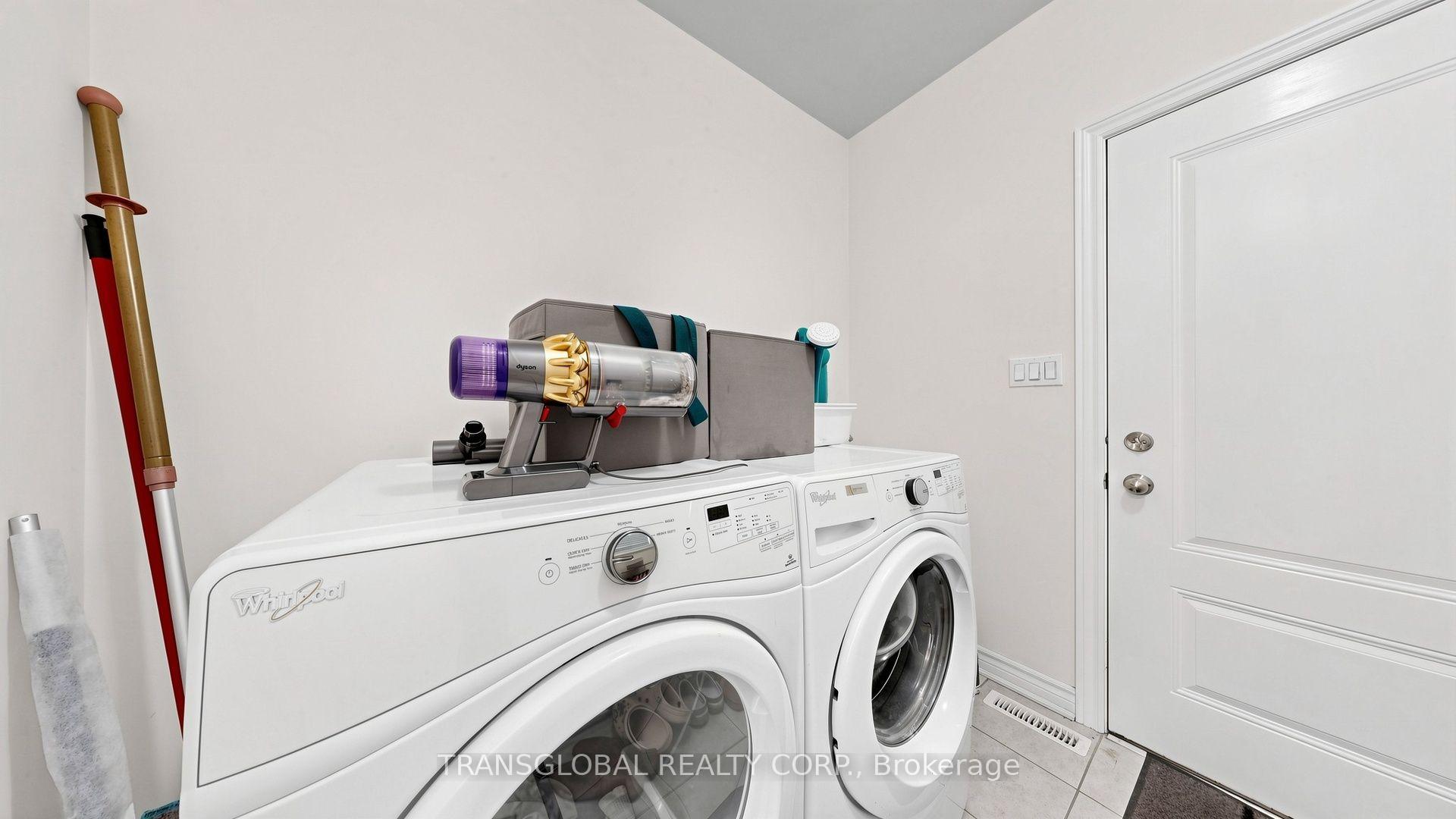 Photo 21 of 181 Beechborough Crescent, East Gwillimbury, Sharon — HOMEH