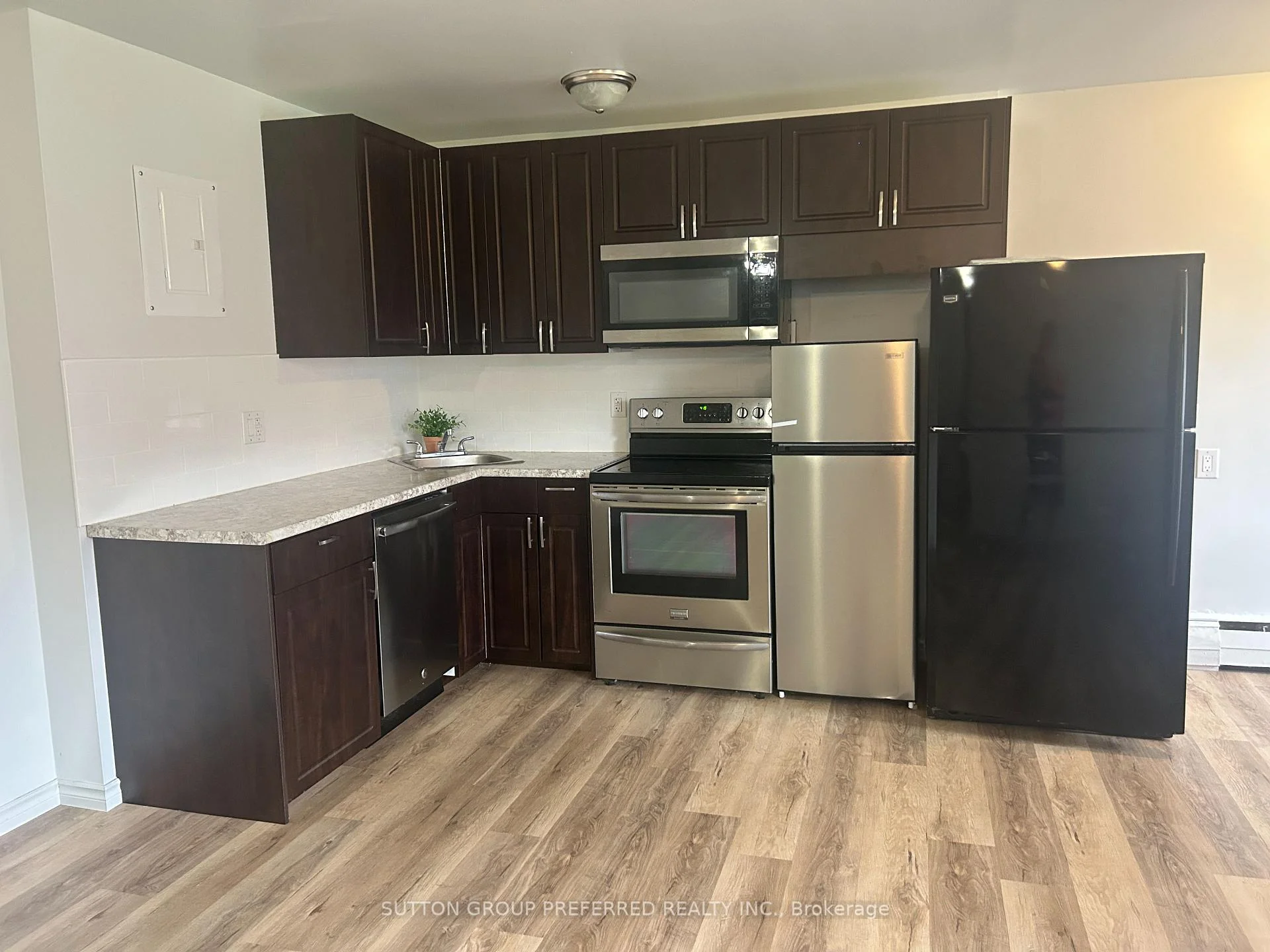 Photo 8 of Unit 202, 1174 Hamilton Road, London, East O — HOMEH