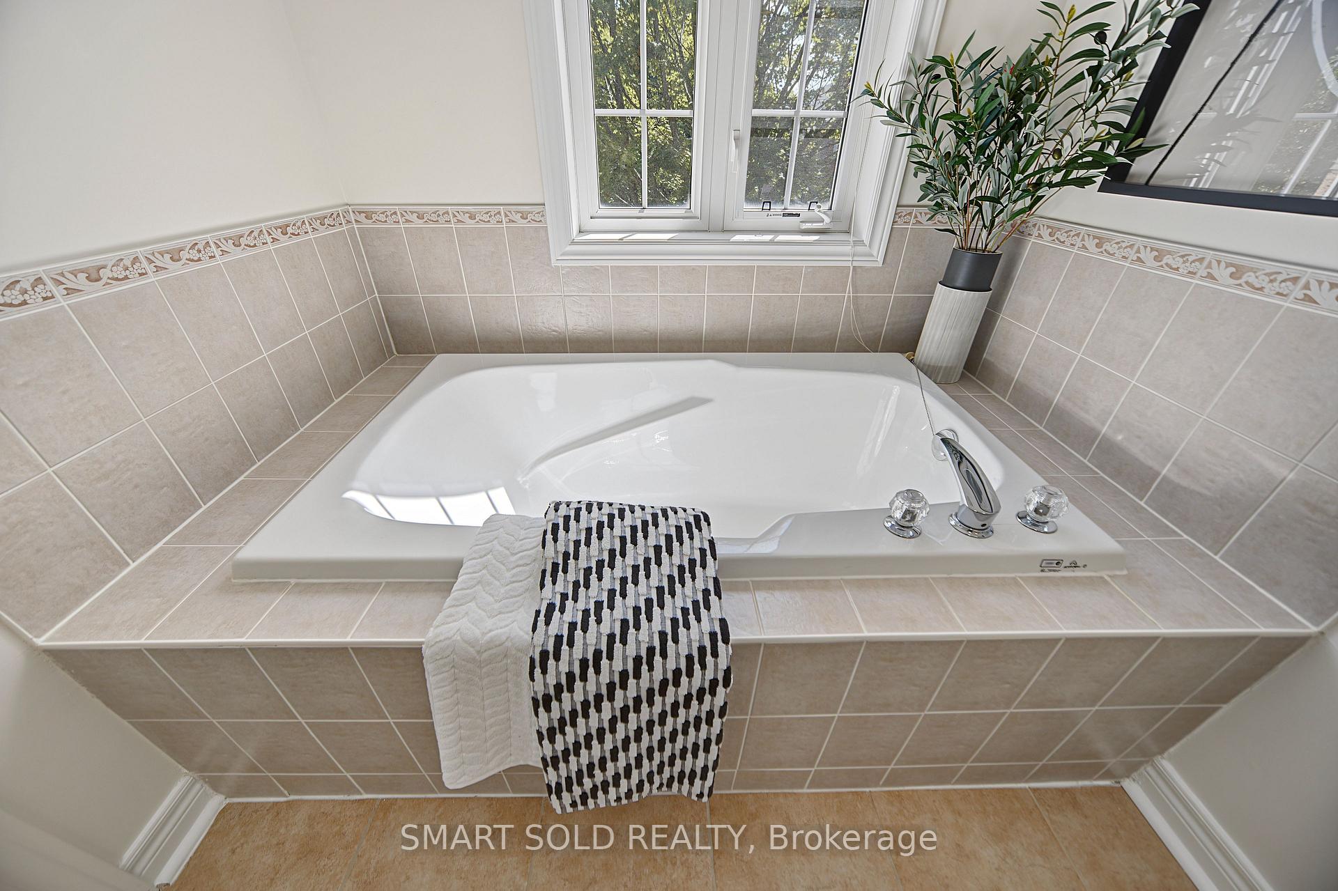 Photo 26 of 12 John Gary Drive, Markham, Village Green-South Unionville — HOMEH