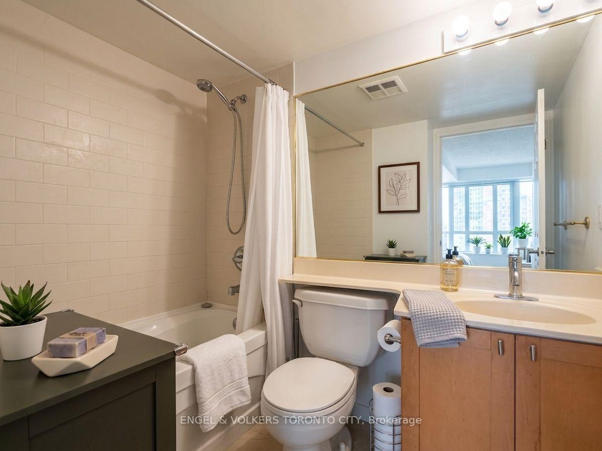 Photo 14 of Unit 1624, 230 King Street E, Toronto, Moss Park — HOMEH