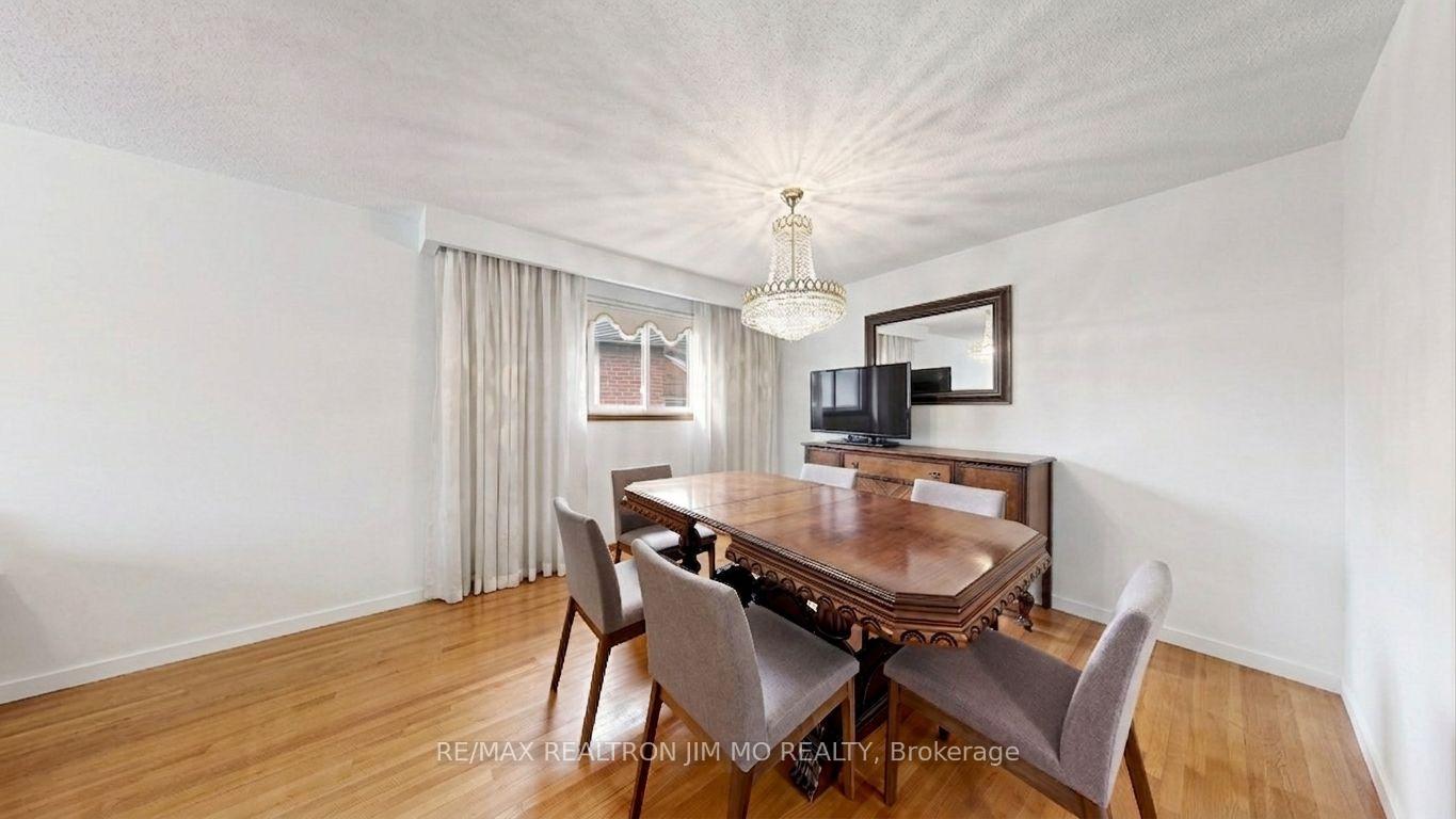 Photo 1 of 211 Risebrough Circuit, Markham, Milliken Mills West — HOMEH