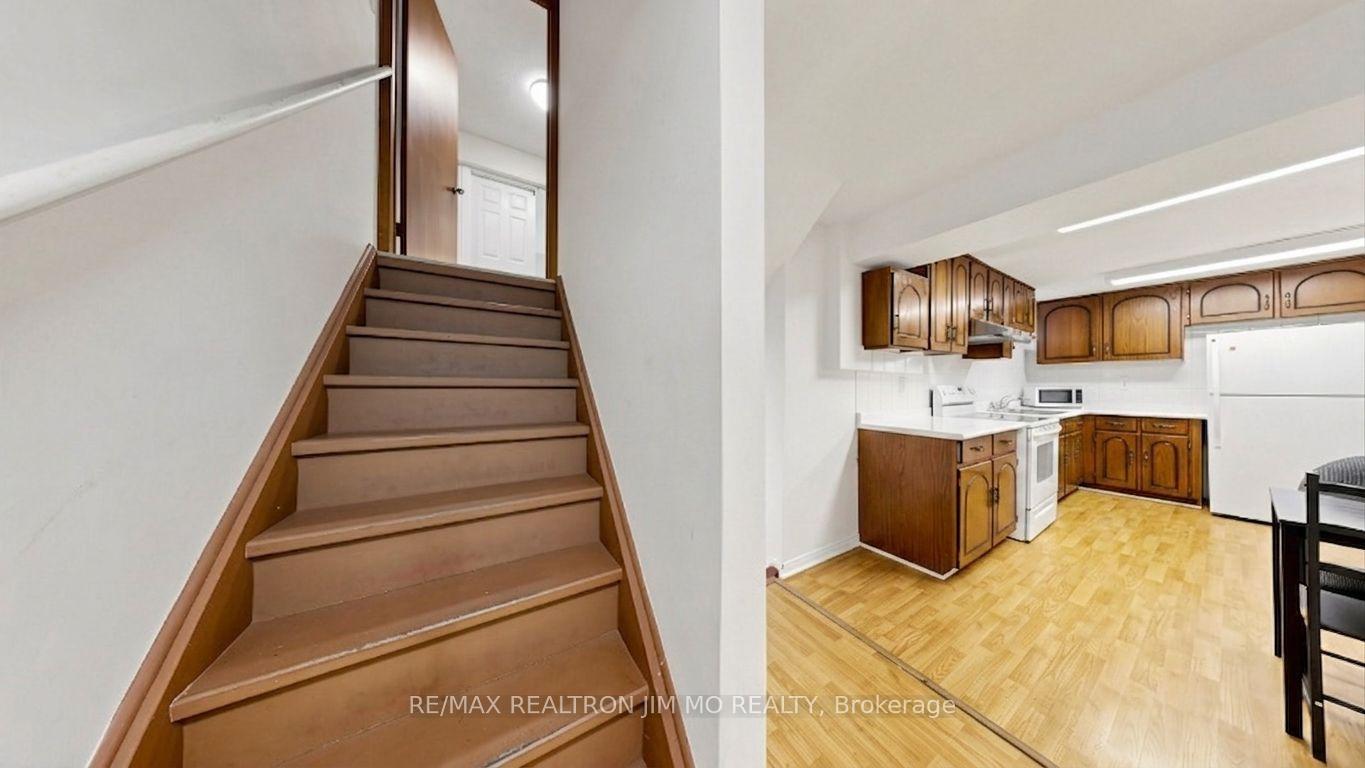 Photo 5 of 211 Risebrough Circuit, Markham, Milliken Mills West — HOMEH