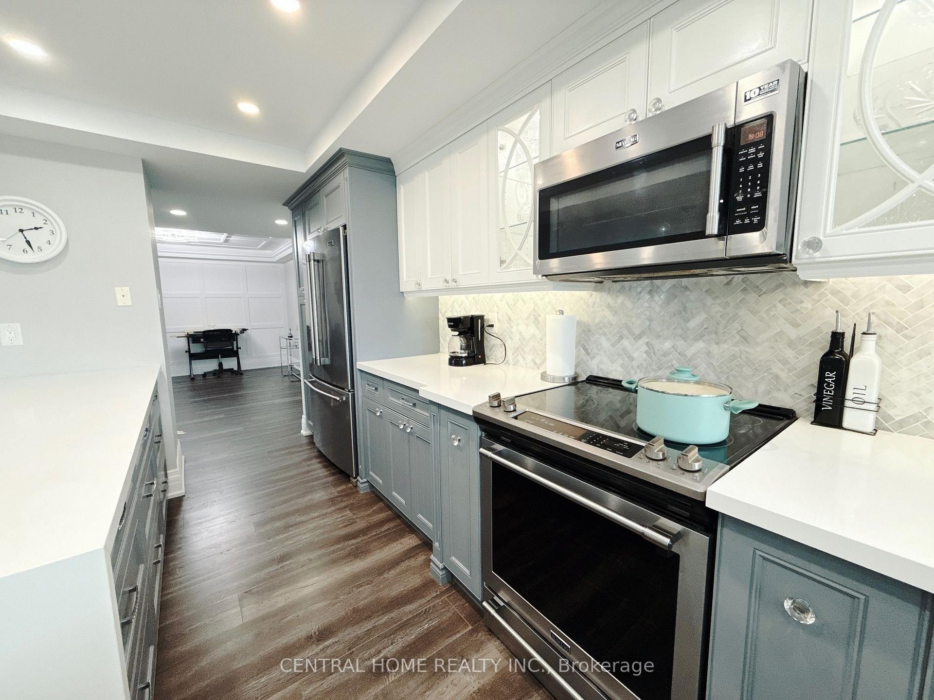 Photo 7 of Unit 2703, 55 Skymark Drive, North York, Hillcrest Village — HOMEH