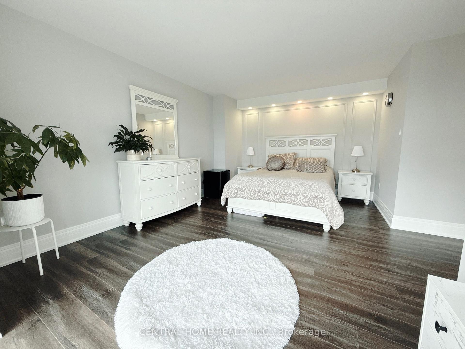 Photo 8 of Unit 2703, 55 Skymark Drive, North York, Hillcrest Village — HOMEH