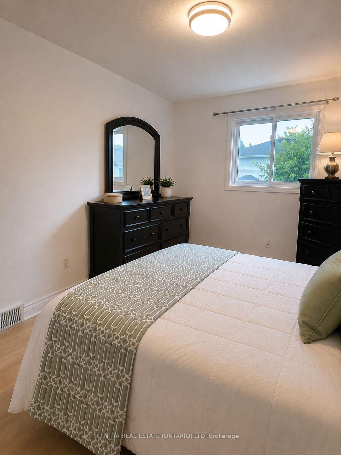 Photo 25 of 78 Laurel Street, London, North M — HOMEH