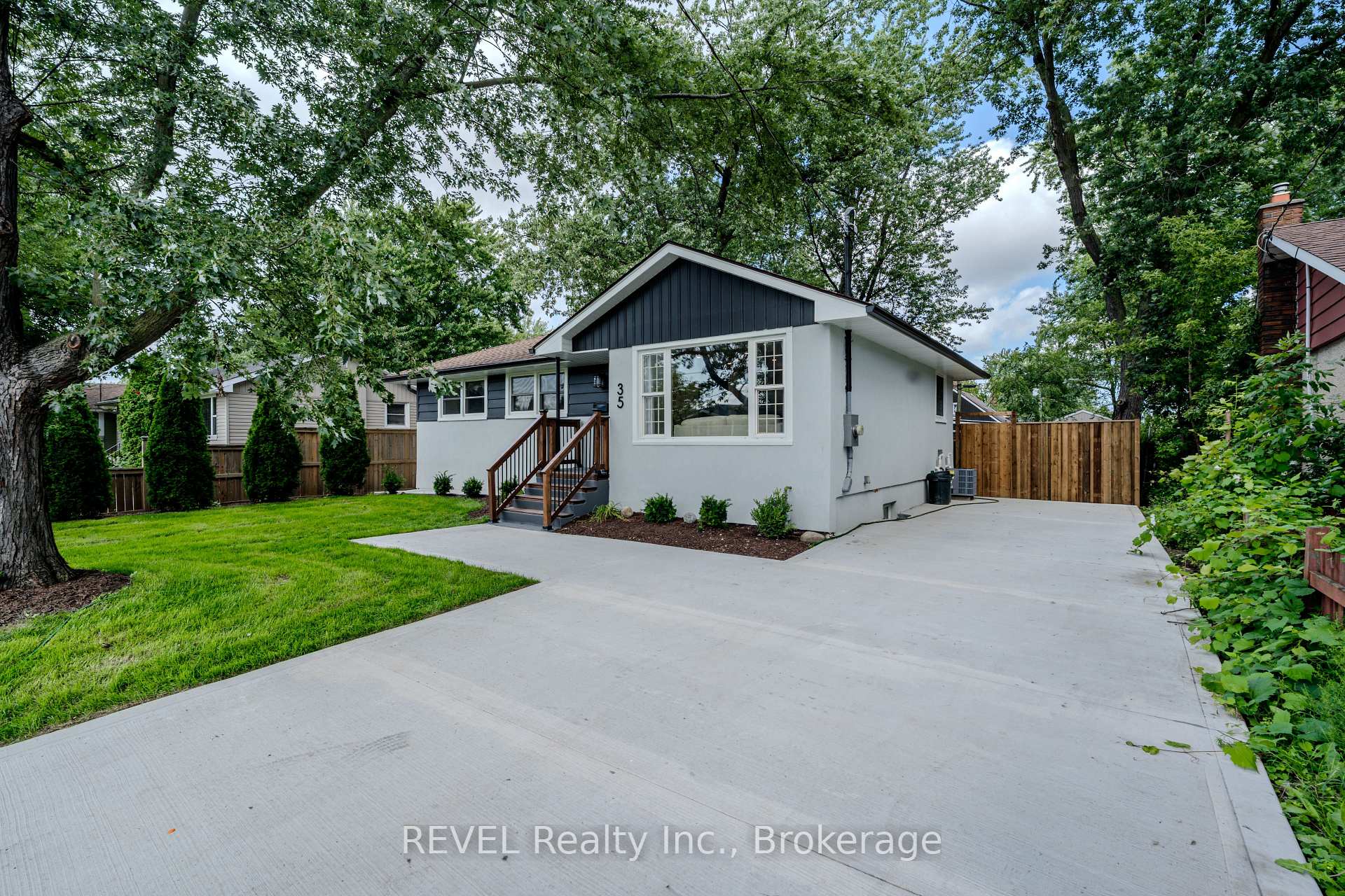 Photo 1 of 35 Burness Drive, St. Catharines, Secord Woods — HOMEH