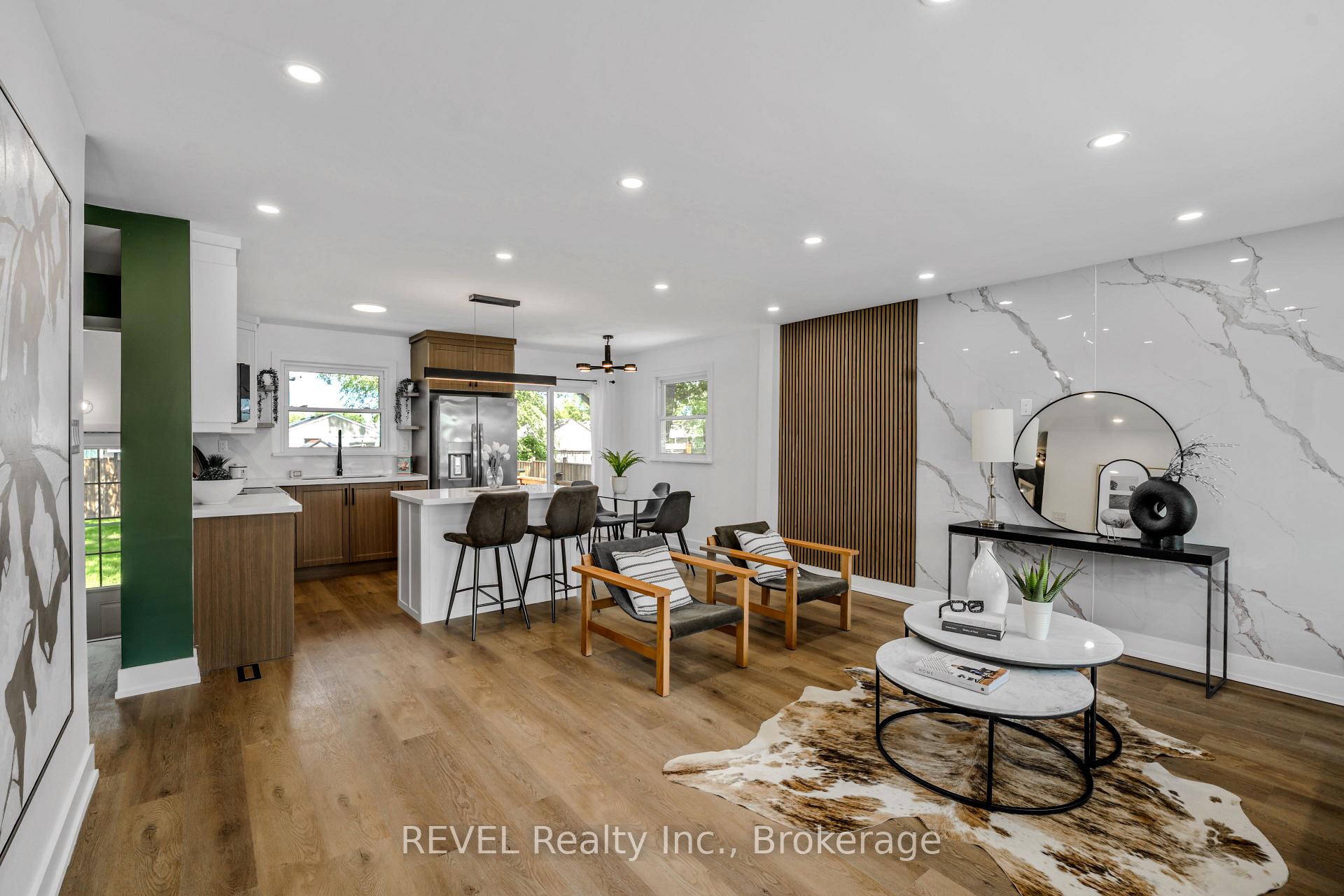 Photo 5 of 35 Burness Drive, St. Catharines, Secord Woods — HOMEH