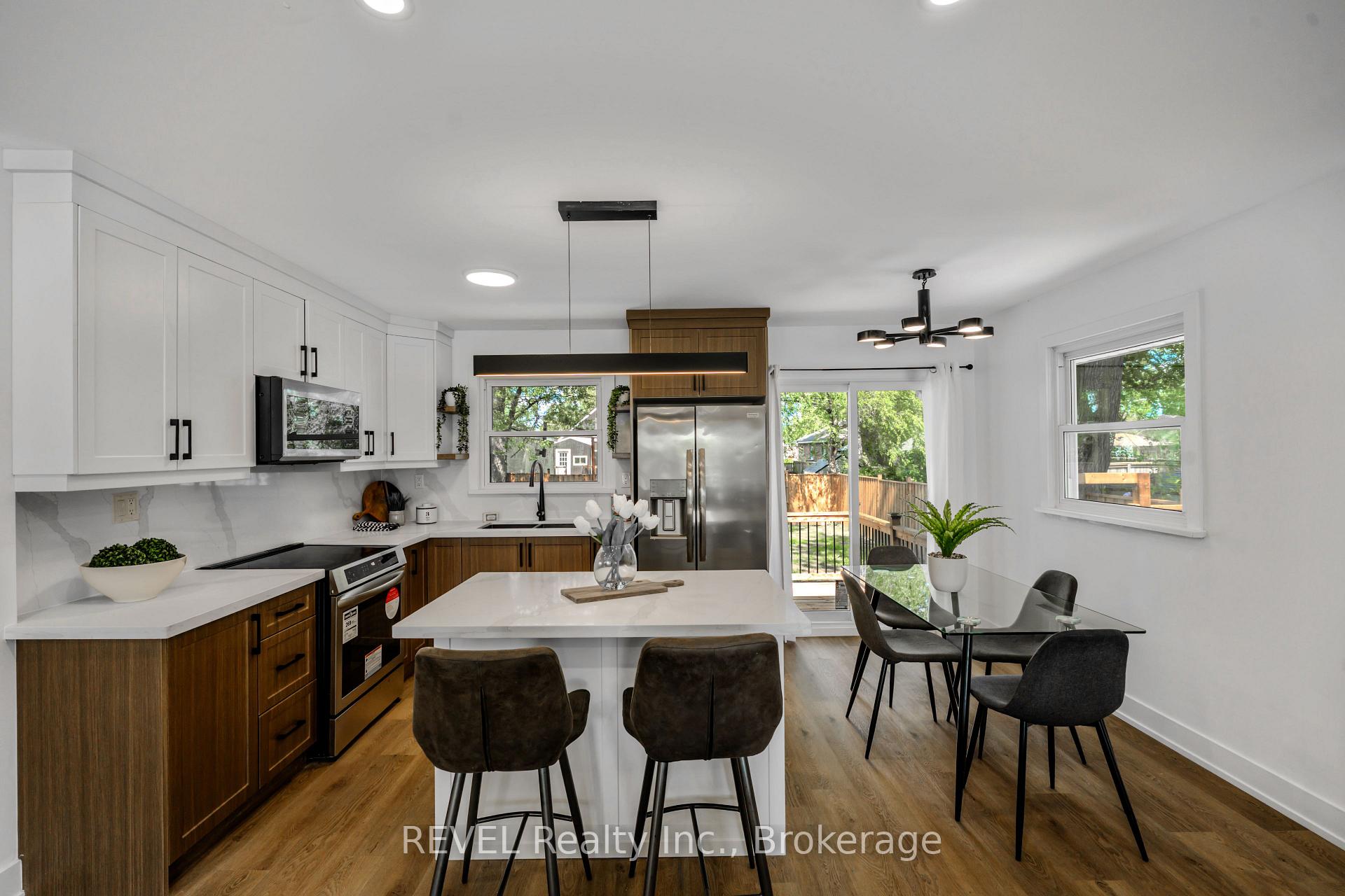 Photo 9 of 35 Burness Drive, St. Catharines, Secord Woods — HOMEH