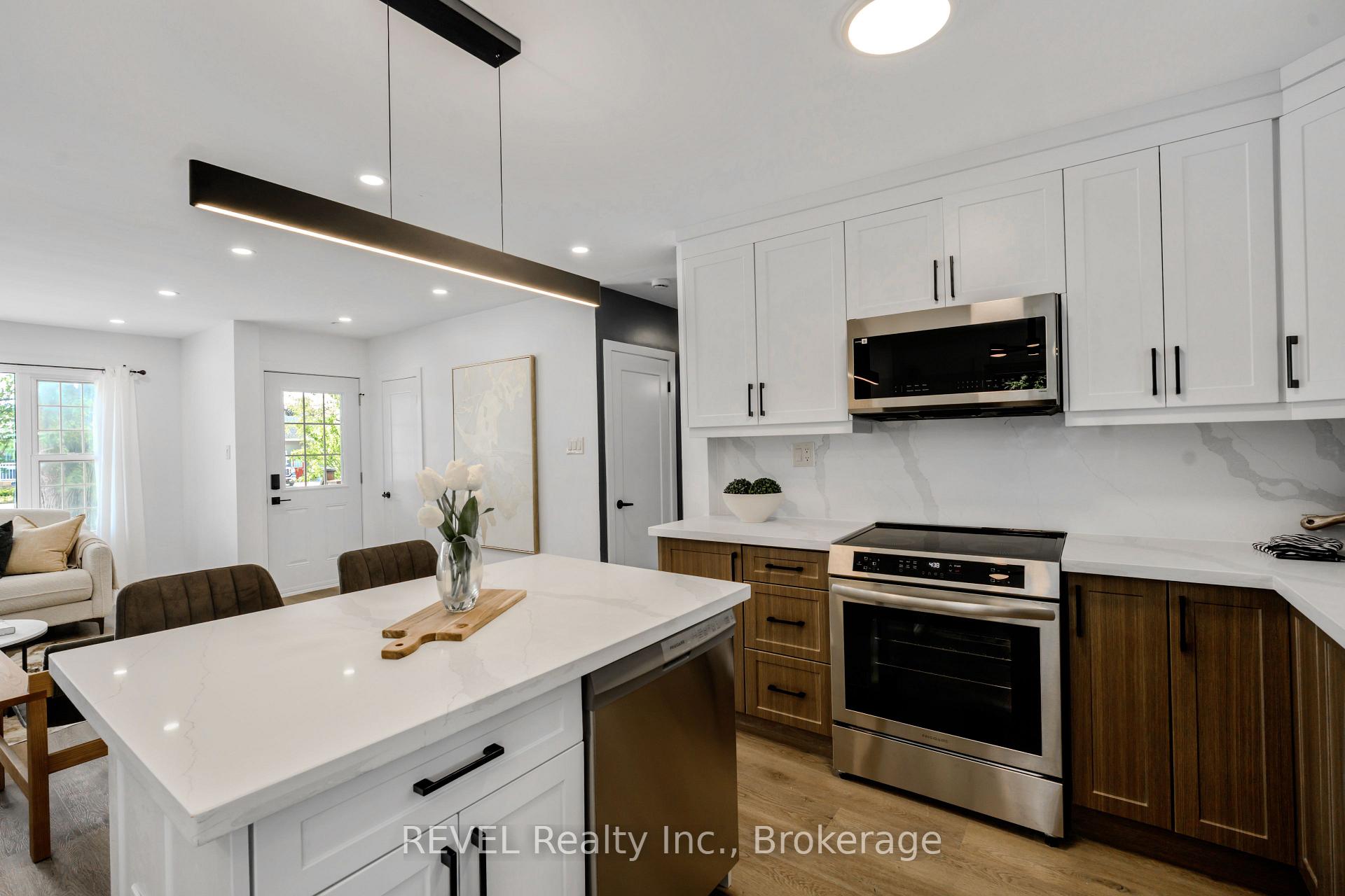Photo 11 of 35 Burness Drive, St. Catharines, Secord Woods — HOMEH