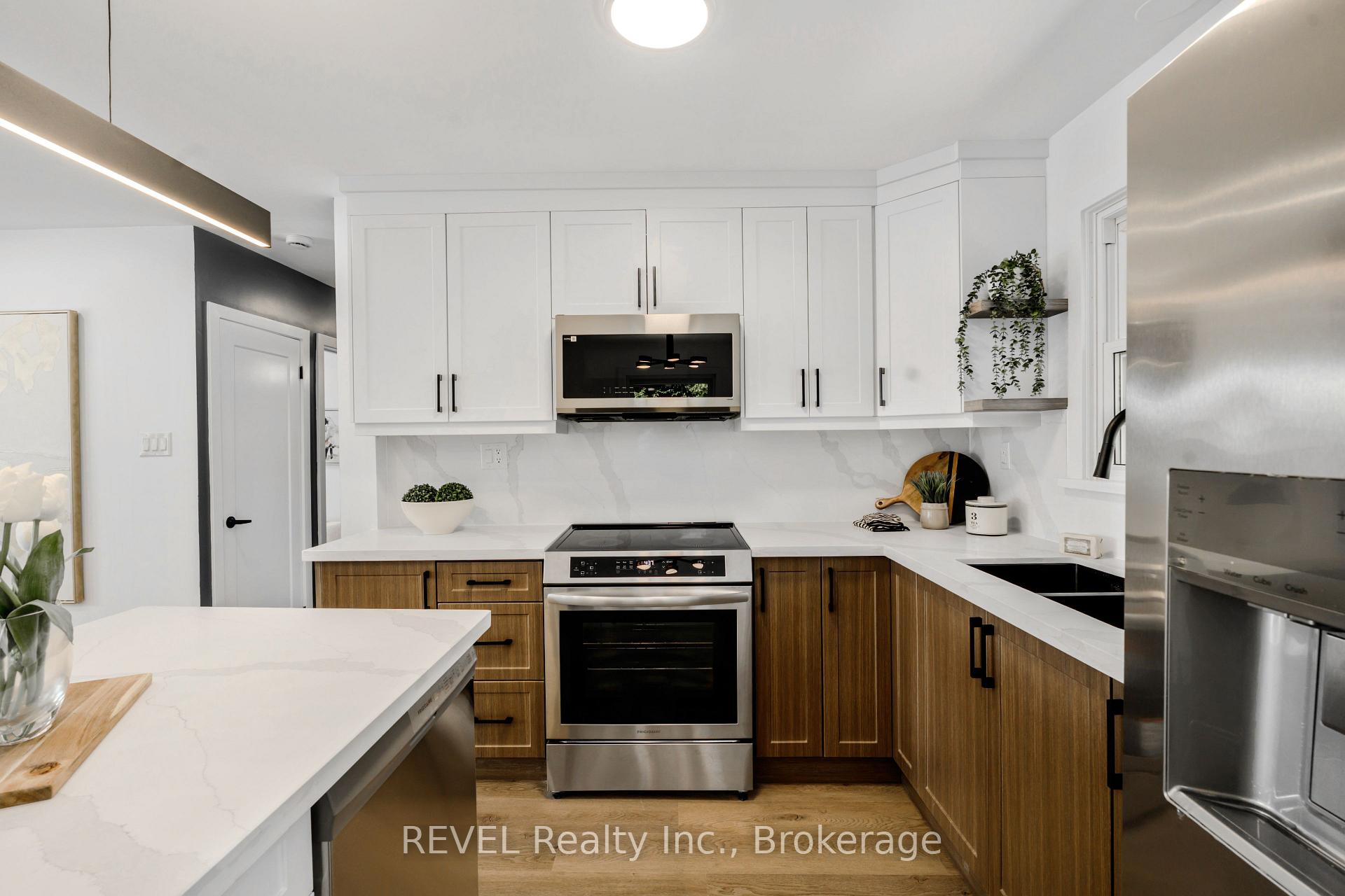Photo 12 of 35 Burness Drive, St. Catharines, Secord Woods — HOMEH