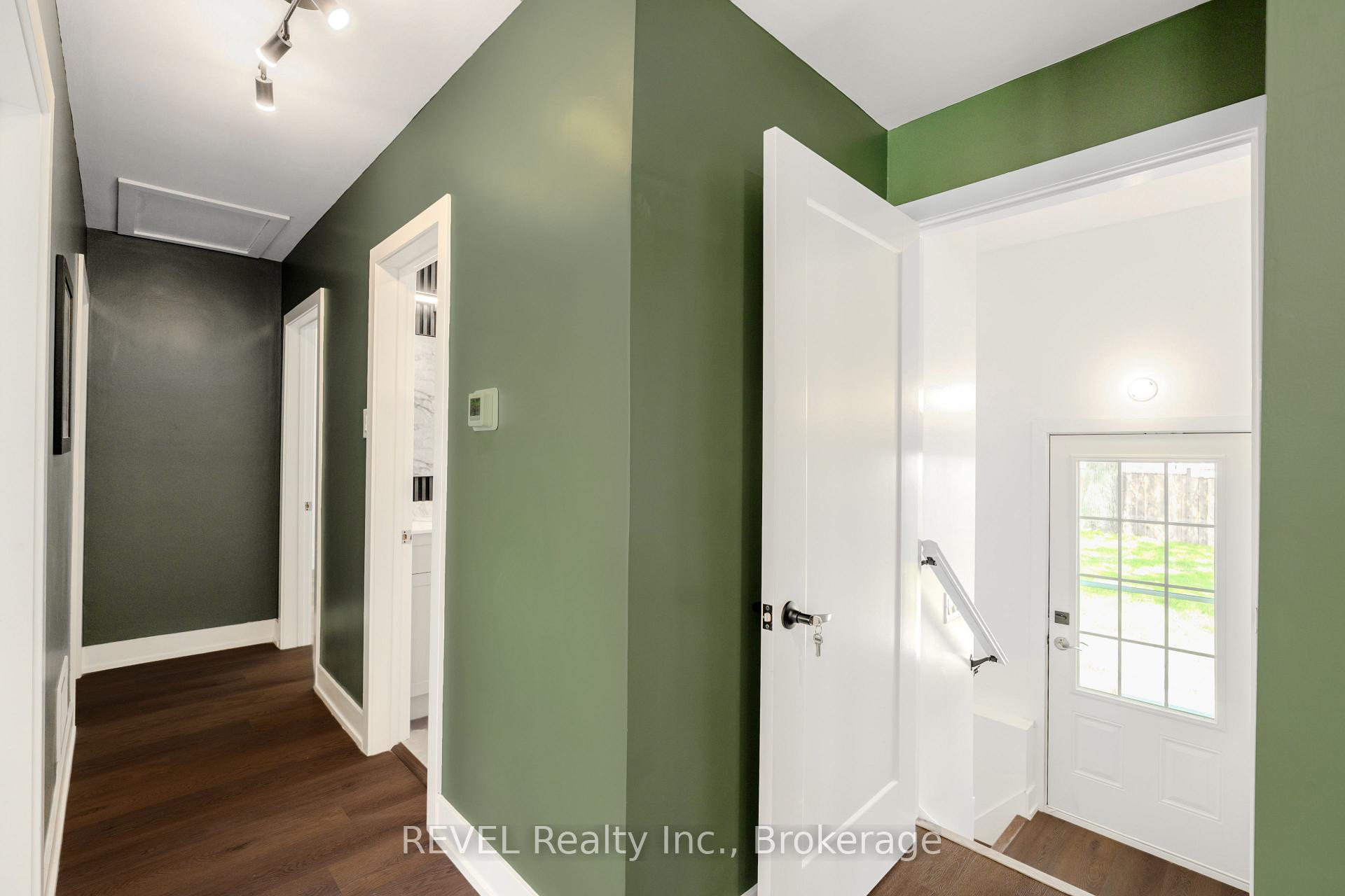 Photo 13 of 35 Burness Drive, St. Catharines, Secord Woods — HOMEH