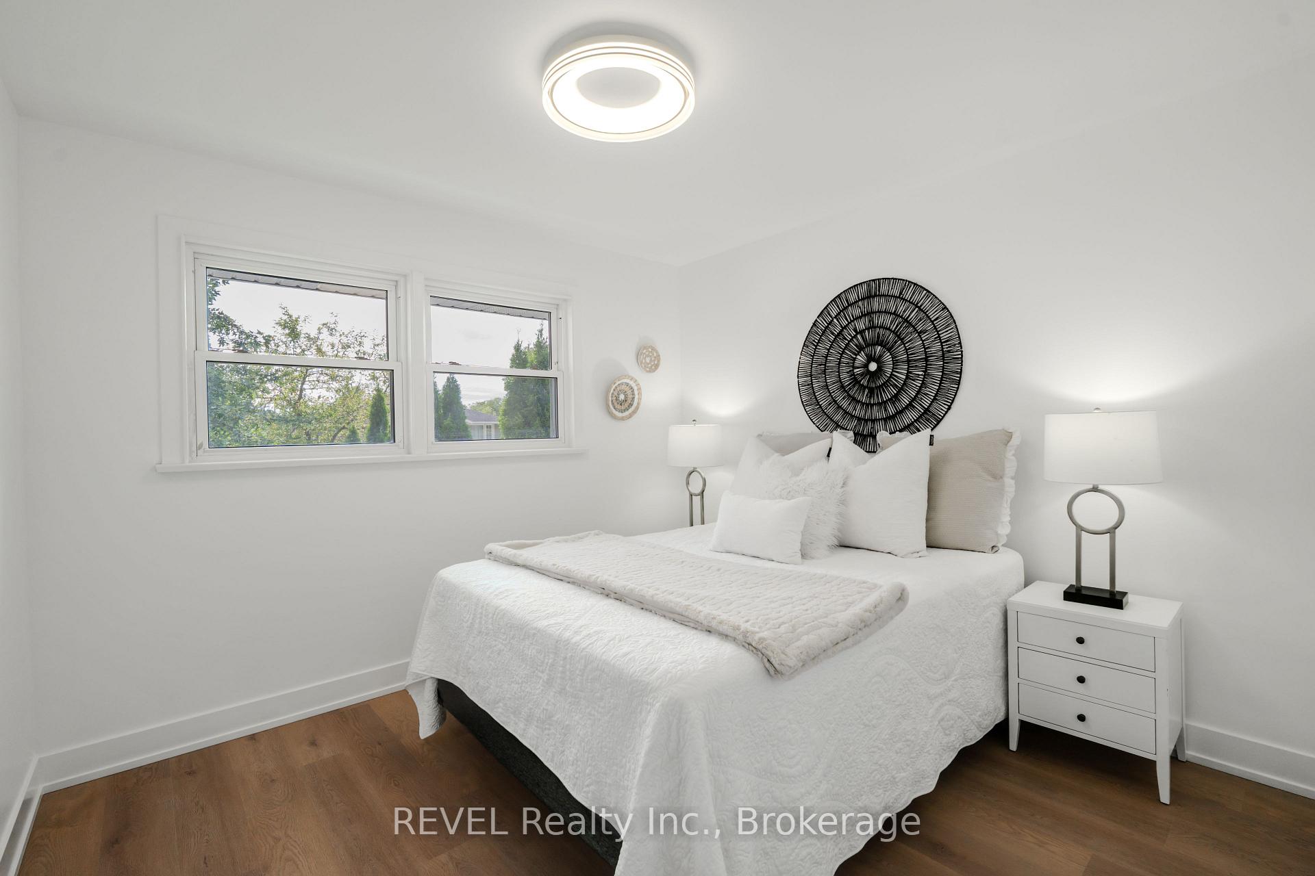 Photo 14 of 35 Burness Drive, St. Catharines, Secord Woods — HOMEH