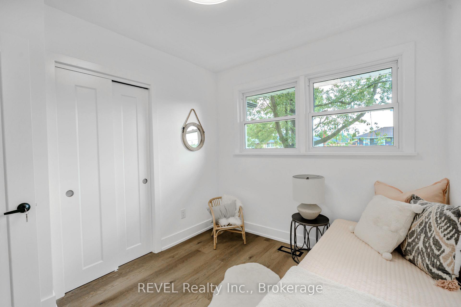 Photo 19 of 35 Burness Drive, St. Catharines, Secord Woods — HOMEH