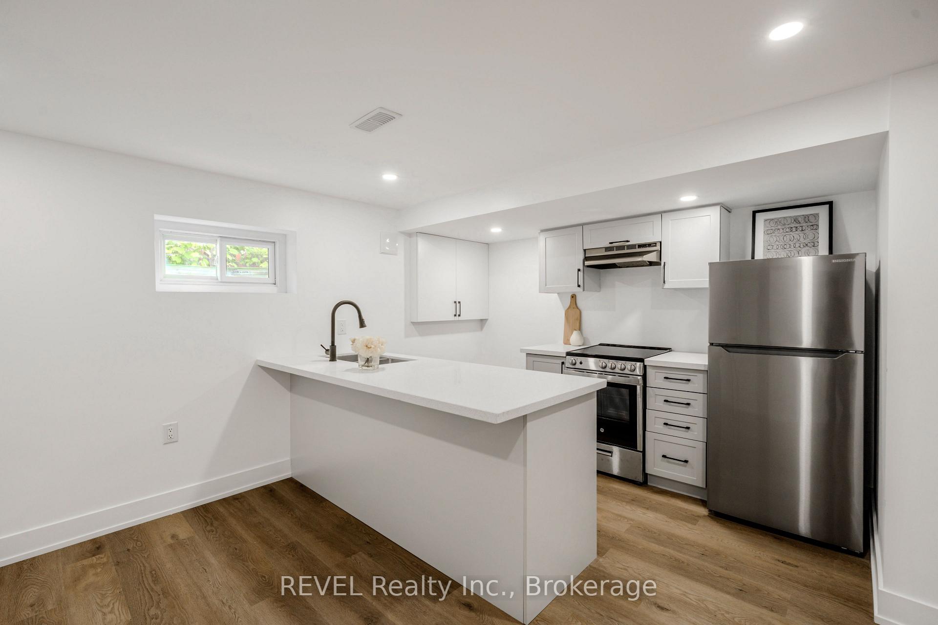 Photo 29 of 35 Burness Drive, St. Catharines, Secord Woods — HOMEH