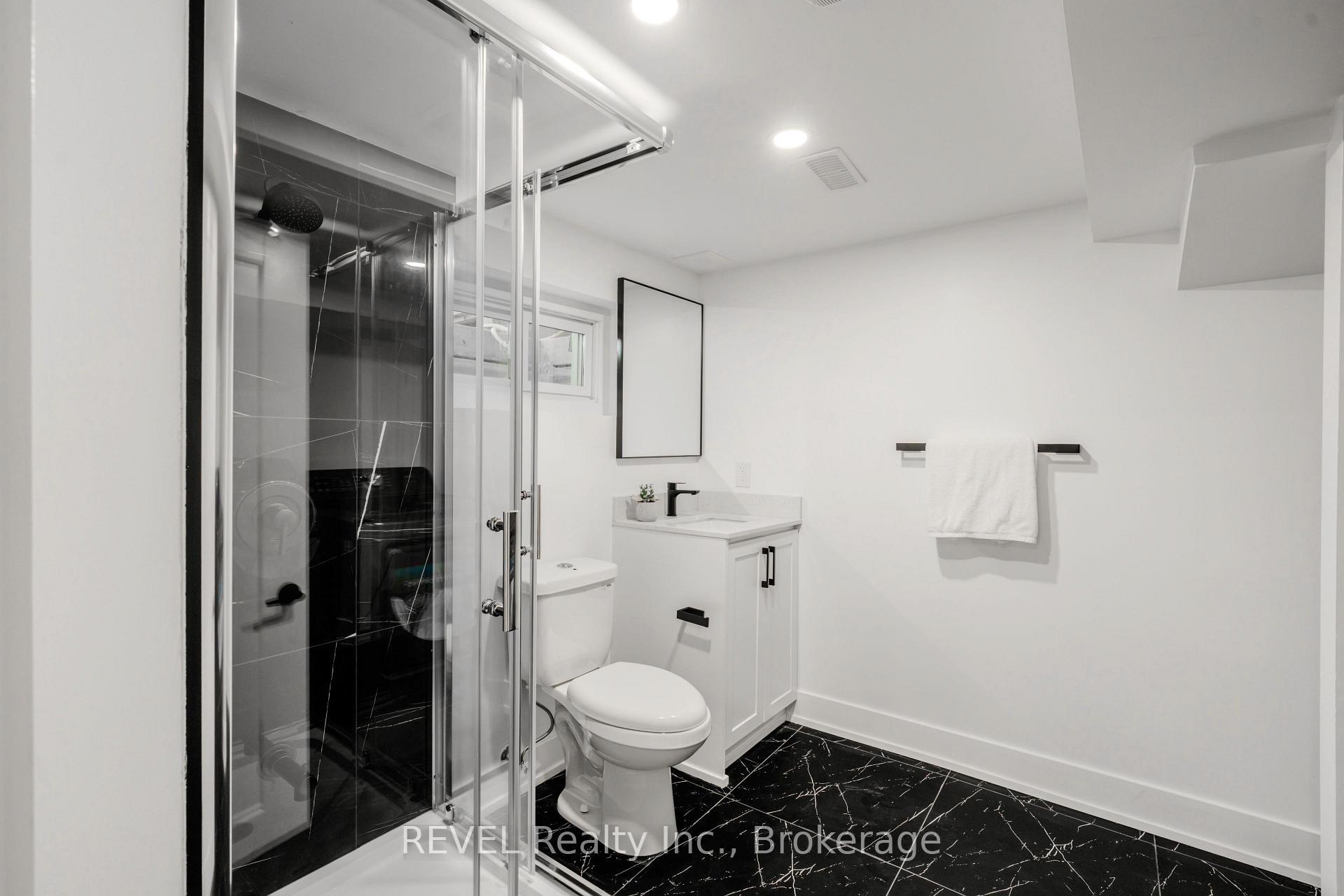 Photo 36 of 35 Burness Drive, St. Catharines, Secord Woods — HOMEH