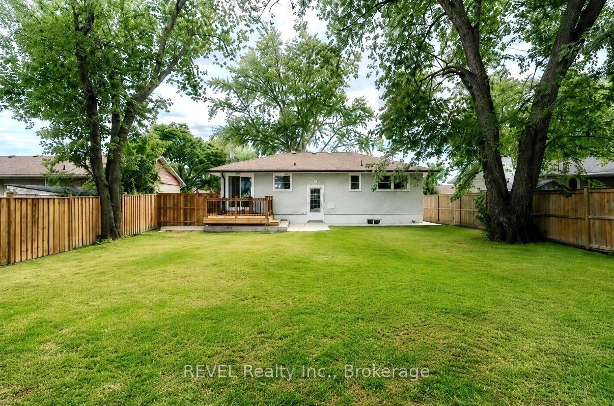 Photo 38 of 35 Burness Drive, St. Catharines, Secord Woods — HOMEH