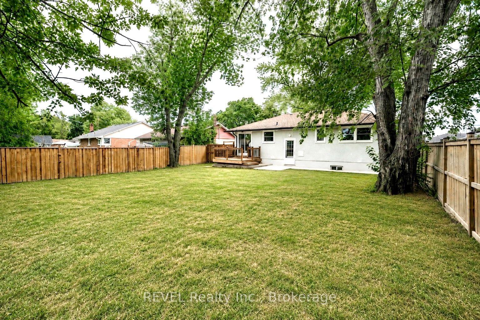 Photo 39 of 35 Burness Drive, St. Catharines, Secord Woods — HOMEH