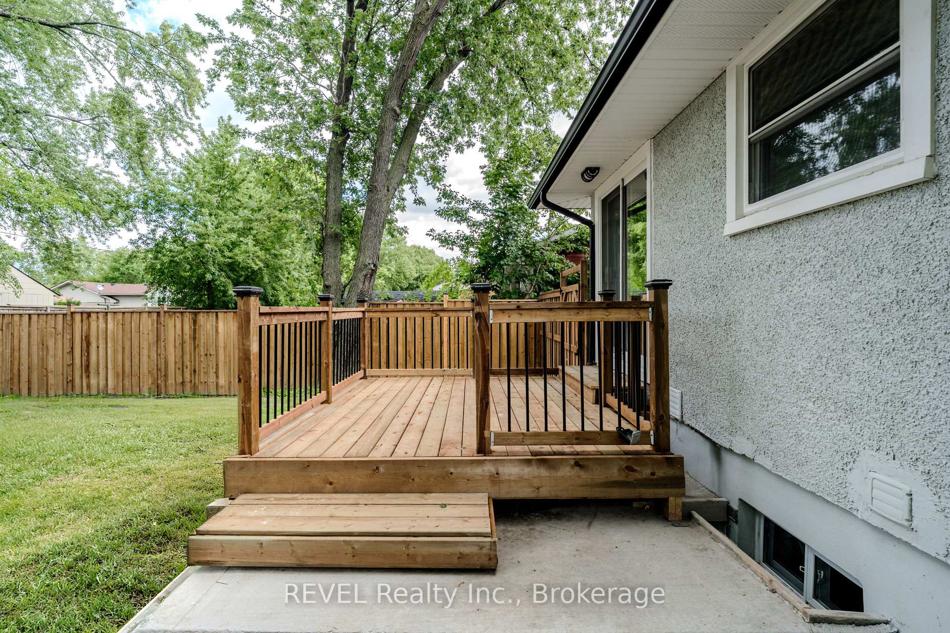 Photo 40 of 35 Burness Drive, St. Catharines, Secord Woods — HOMEH