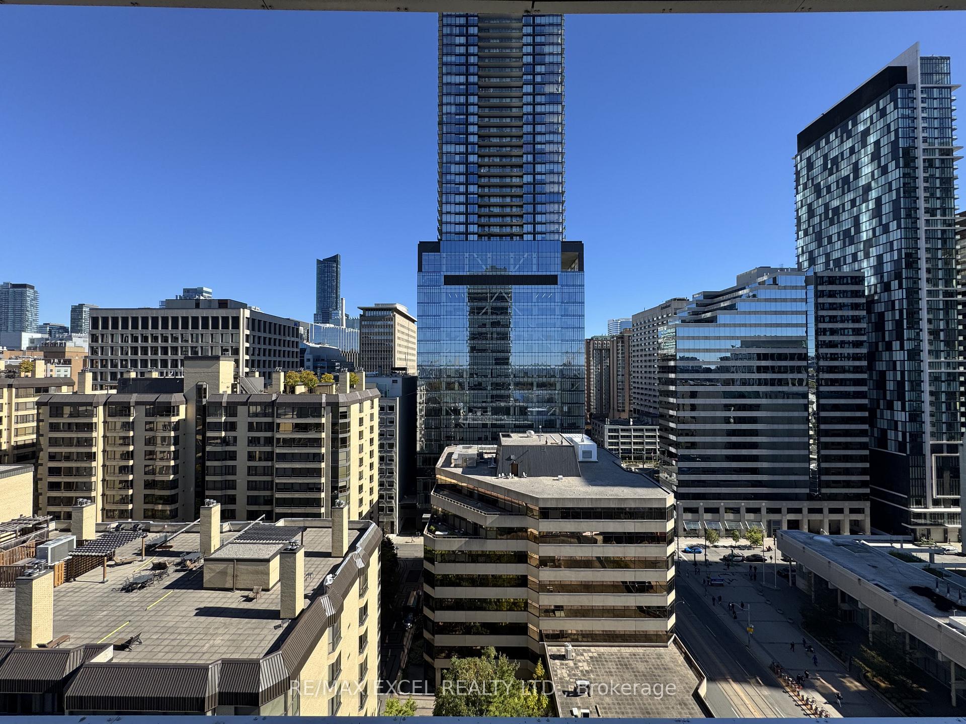 Front of Unit 1504, 280 Dundas Street W