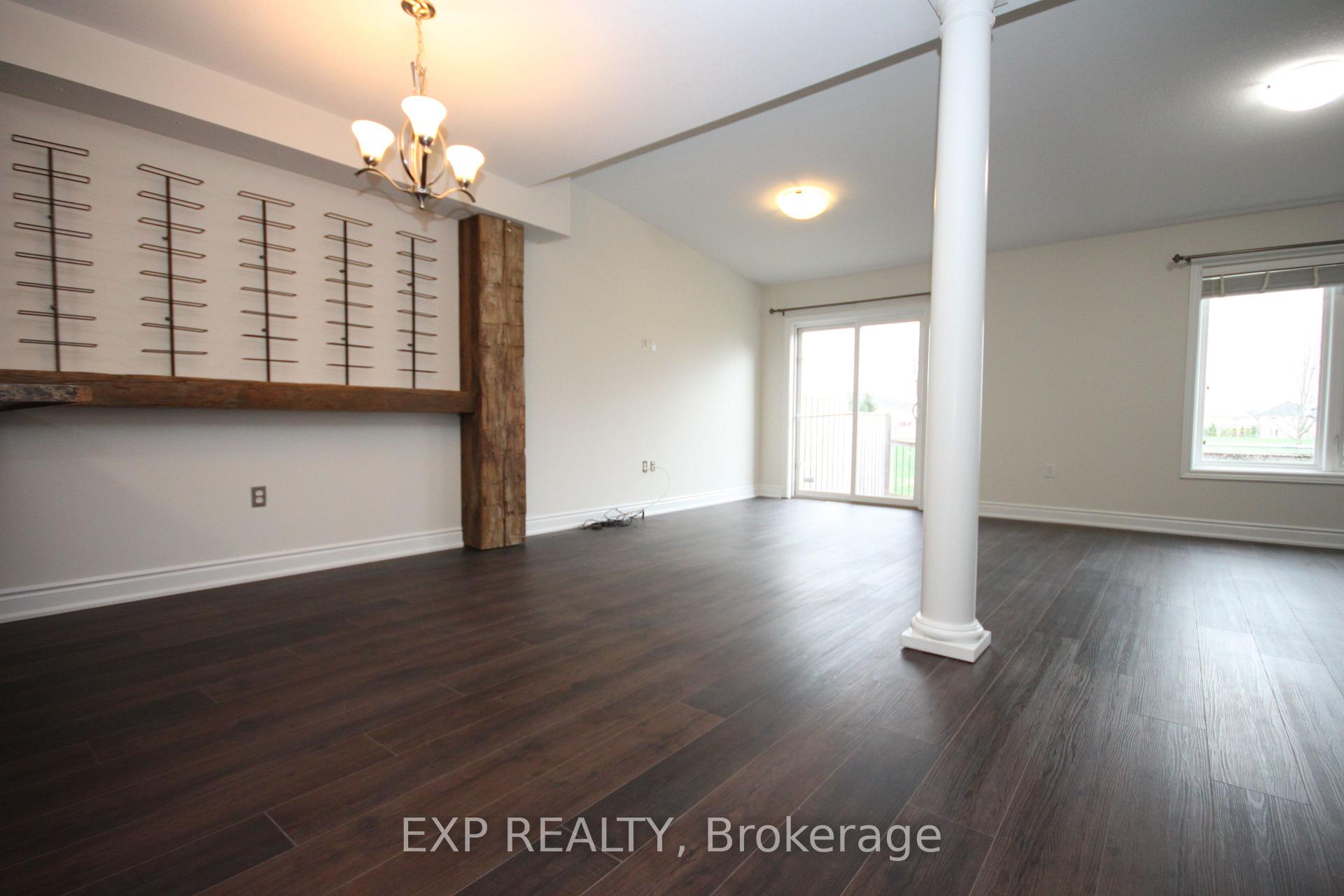Photo 2 of 22 Geranium Avenue N, Hamilton, Rural Glanbrook — HOMEH