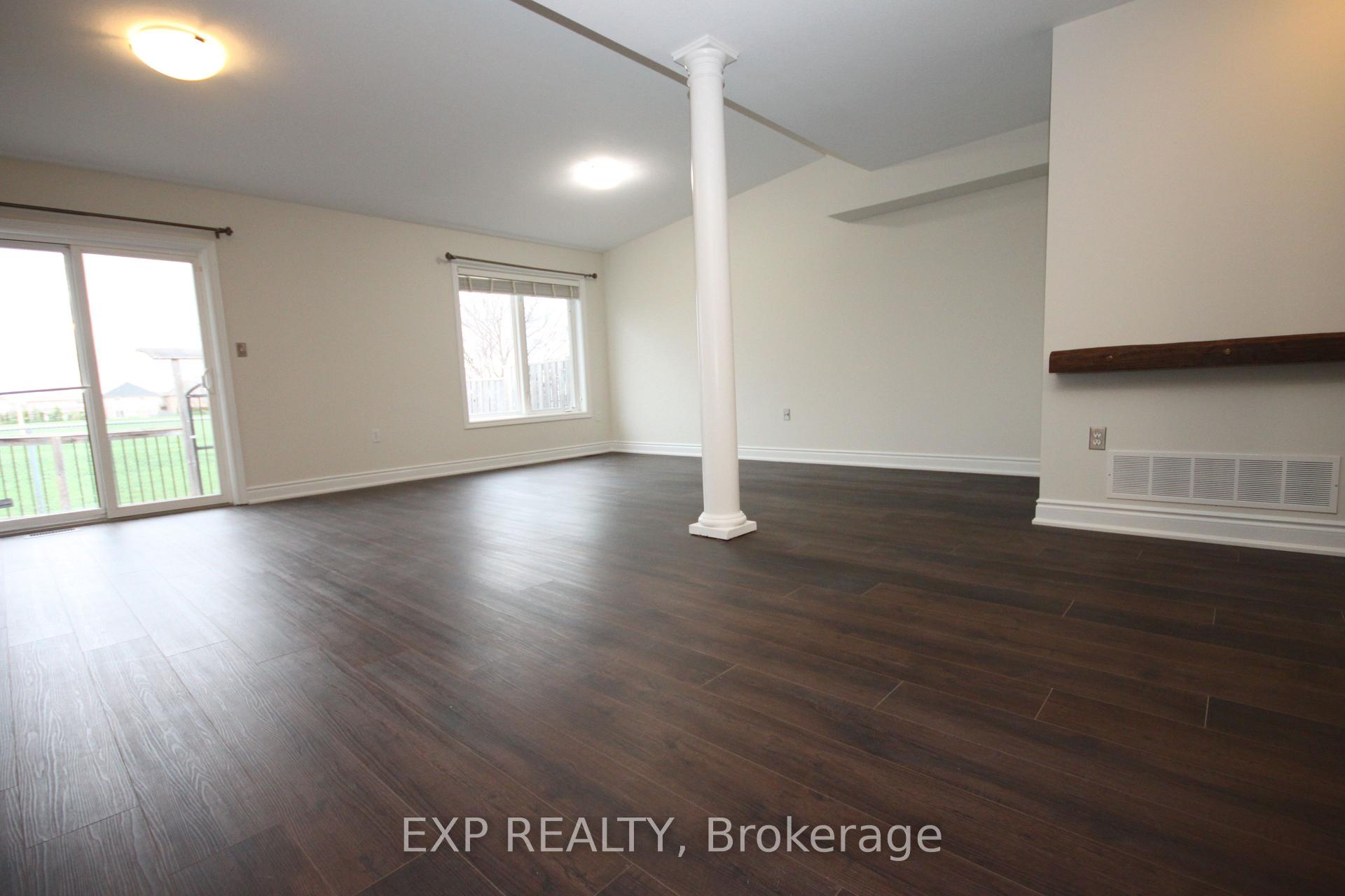 Photo 3 of 22 Geranium Avenue N, Hamilton, Rural Glanbrook — HOMEH