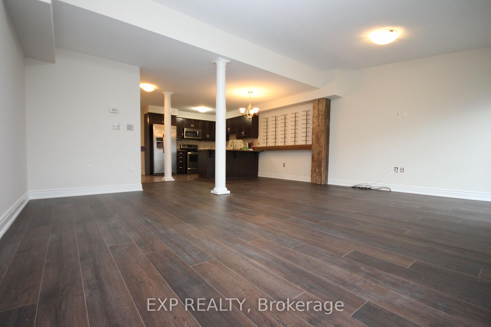 Photo 4 of 22 Geranium Avenue N, Hamilton, Rural Glanbrook — HOMEH