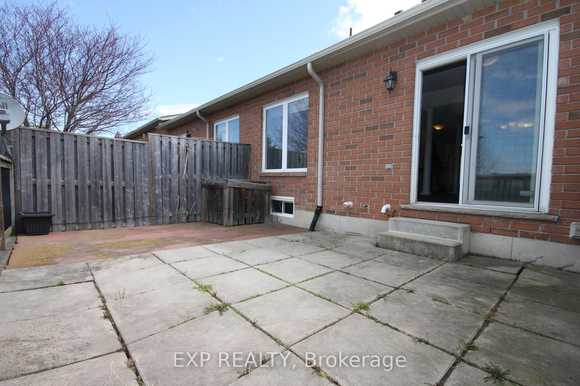 Photo 15 of 22 Geranium Avenue N, Hamilton, Rural Glanbrook — HOMEH