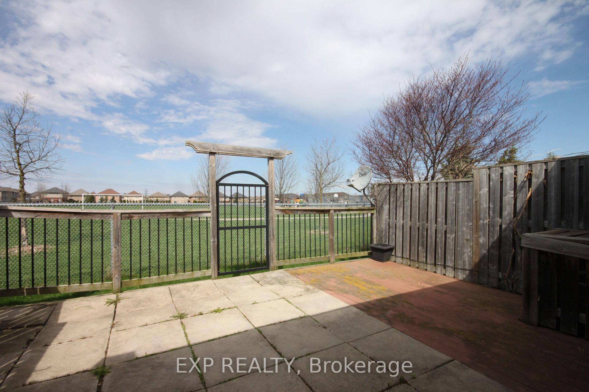 Photo 16 of 22 Geranium Avenue N, Hamilton, Rural Glanbrook — HOMEH
