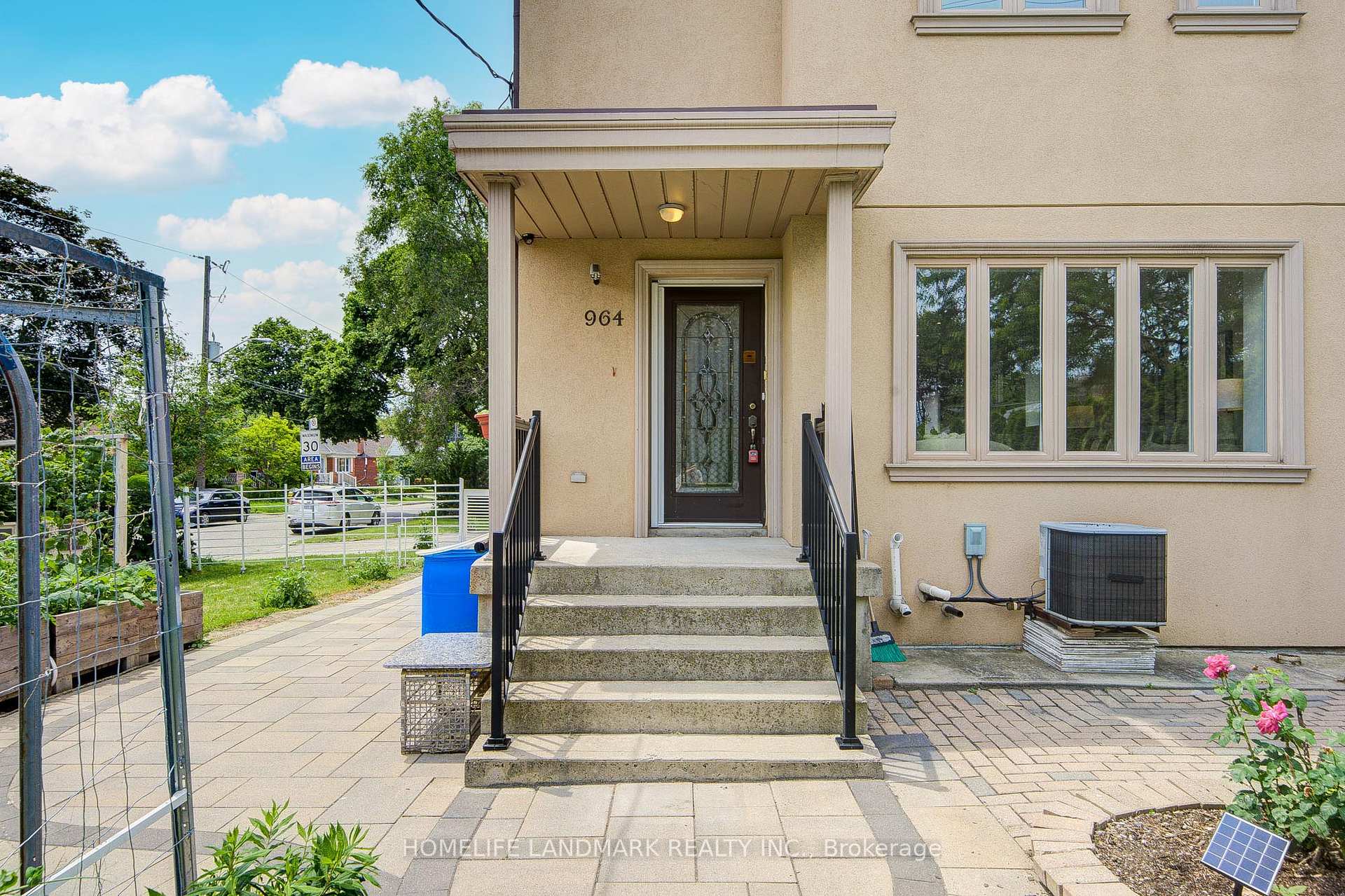 Photo 4 of 964 Pharmacy Avenue, Scarborough, Wexford-Maryvale — HOMEH