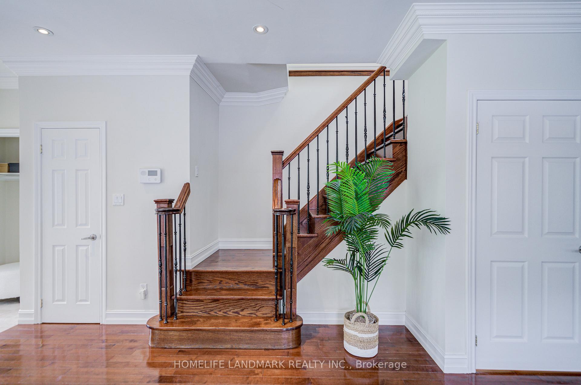 Photo 15 of 964 Pharmacy Avenue, Scarborough, Wexford-Maryvale — HOMEH