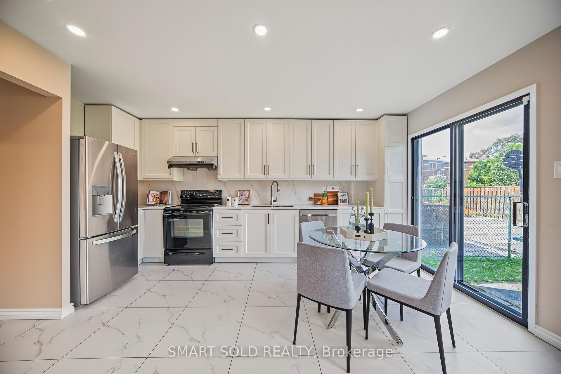 Photo 10 of 44 Kenley Crescent, Markham, Milliken Mills East — HOMEH