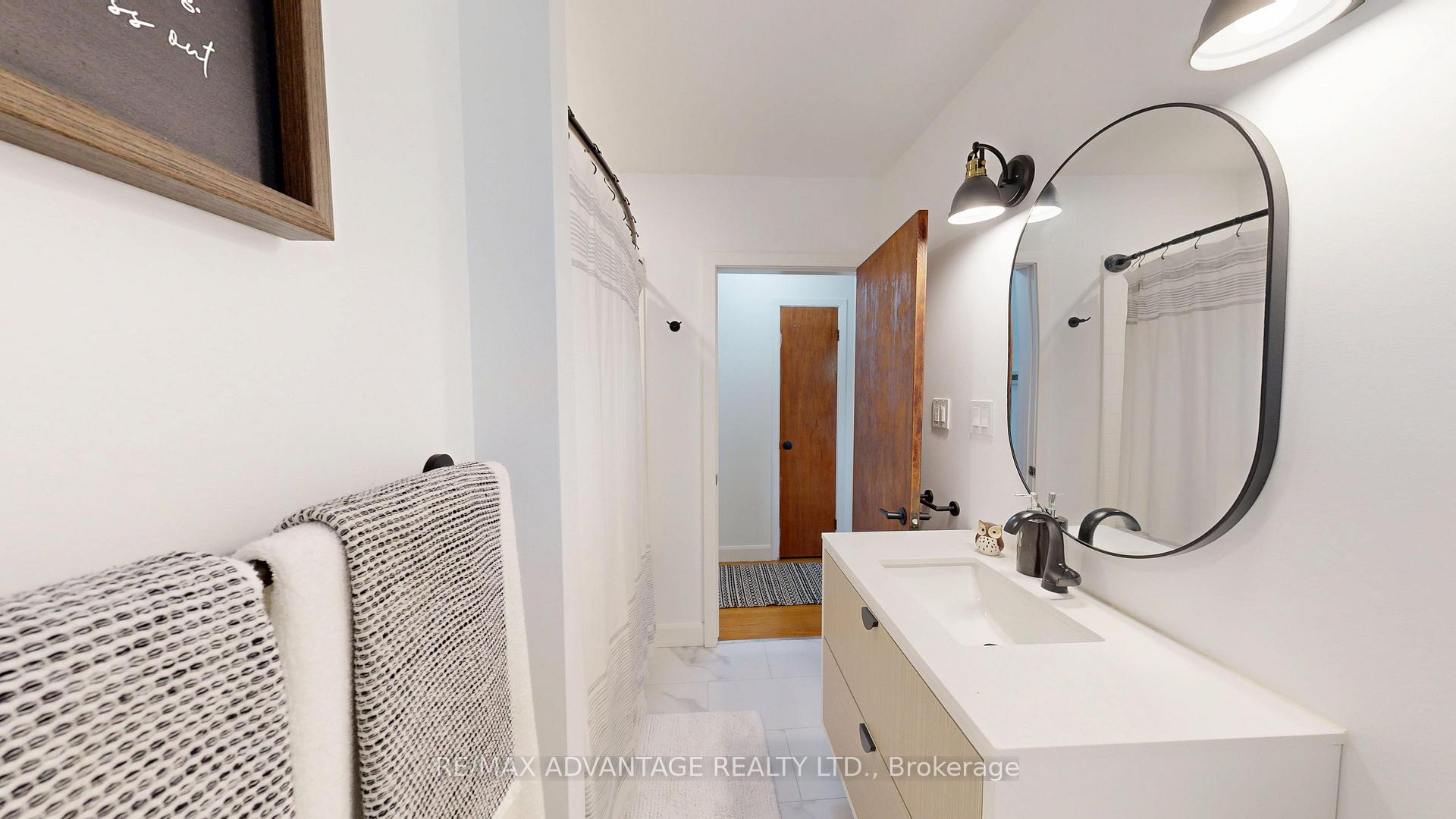Photo 11 of 1031 Eagle Drive, London, South J — HOMEH