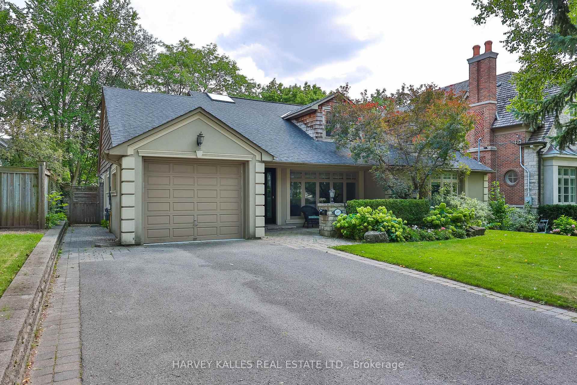 Photo 1 of 107 Stratford Crescent, North York, Bridle Path-Sunnybrook-York Mills — HOMEH