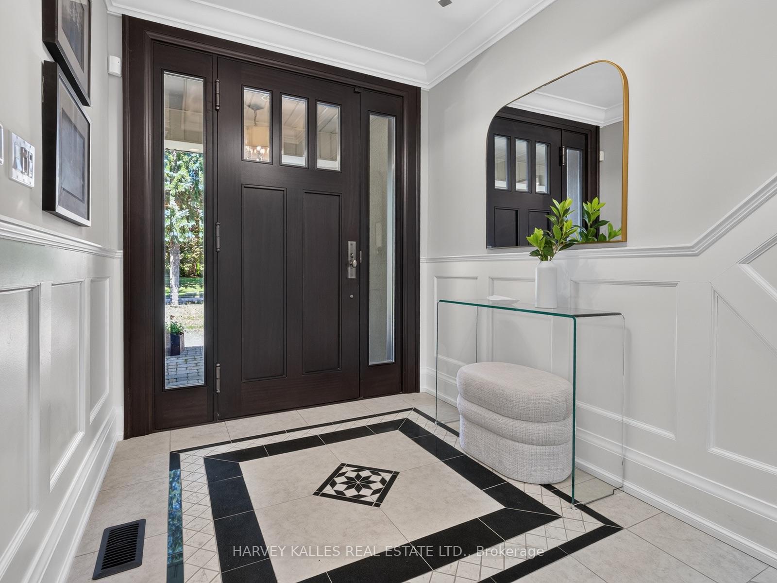 Photo 5 of 107 Stratford Crescent, North York, Bridle Path-Sunnybrook-York Mills — HOMEH