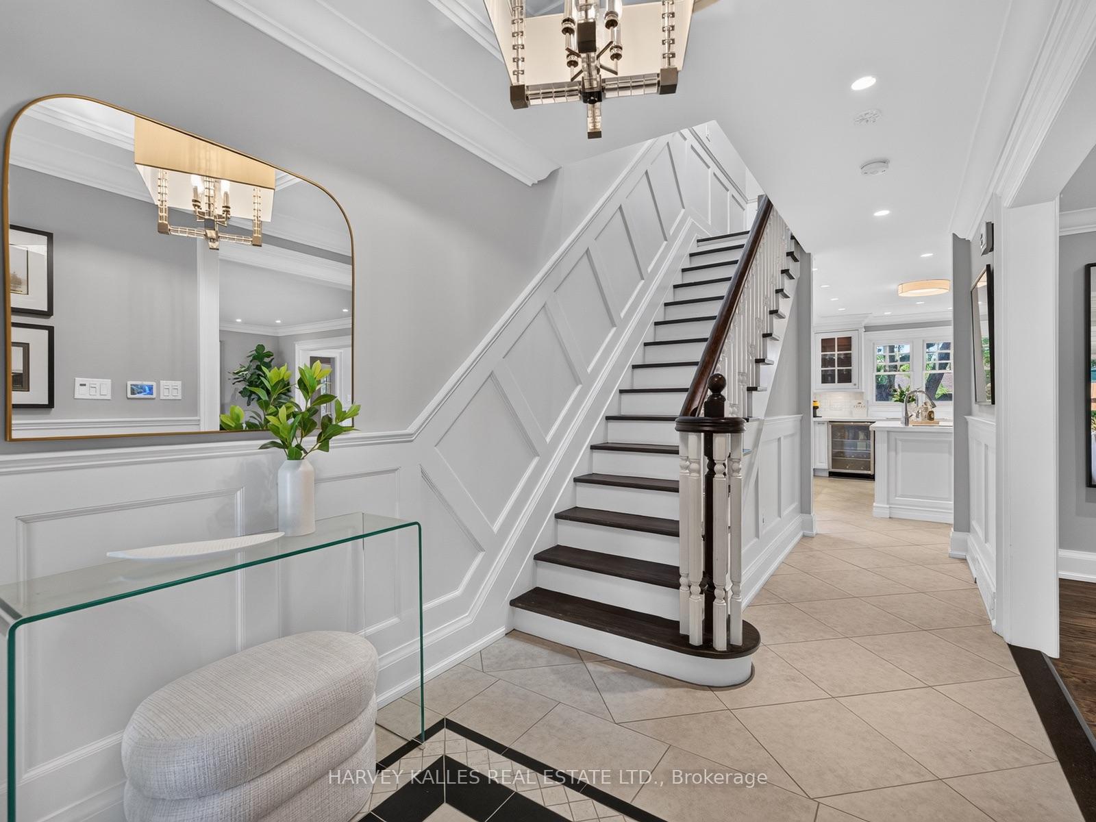 Photo 8 of 107 Stratford Crescent, North York, Bridle Path-Sunnybrook-York Mills — HOMEH