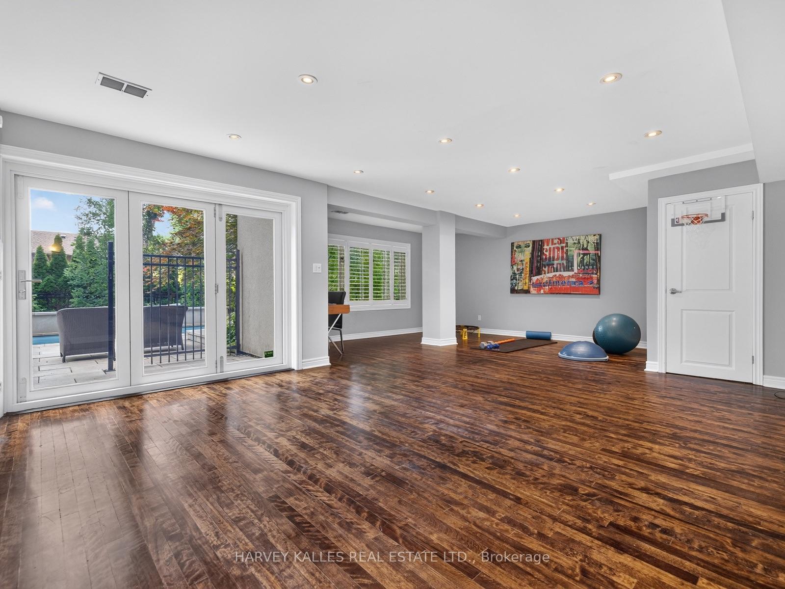 Photo 58 of 107 Stratford Crescent, North York, Bridle Path-Sunnybrook-York Mills — HOMEH