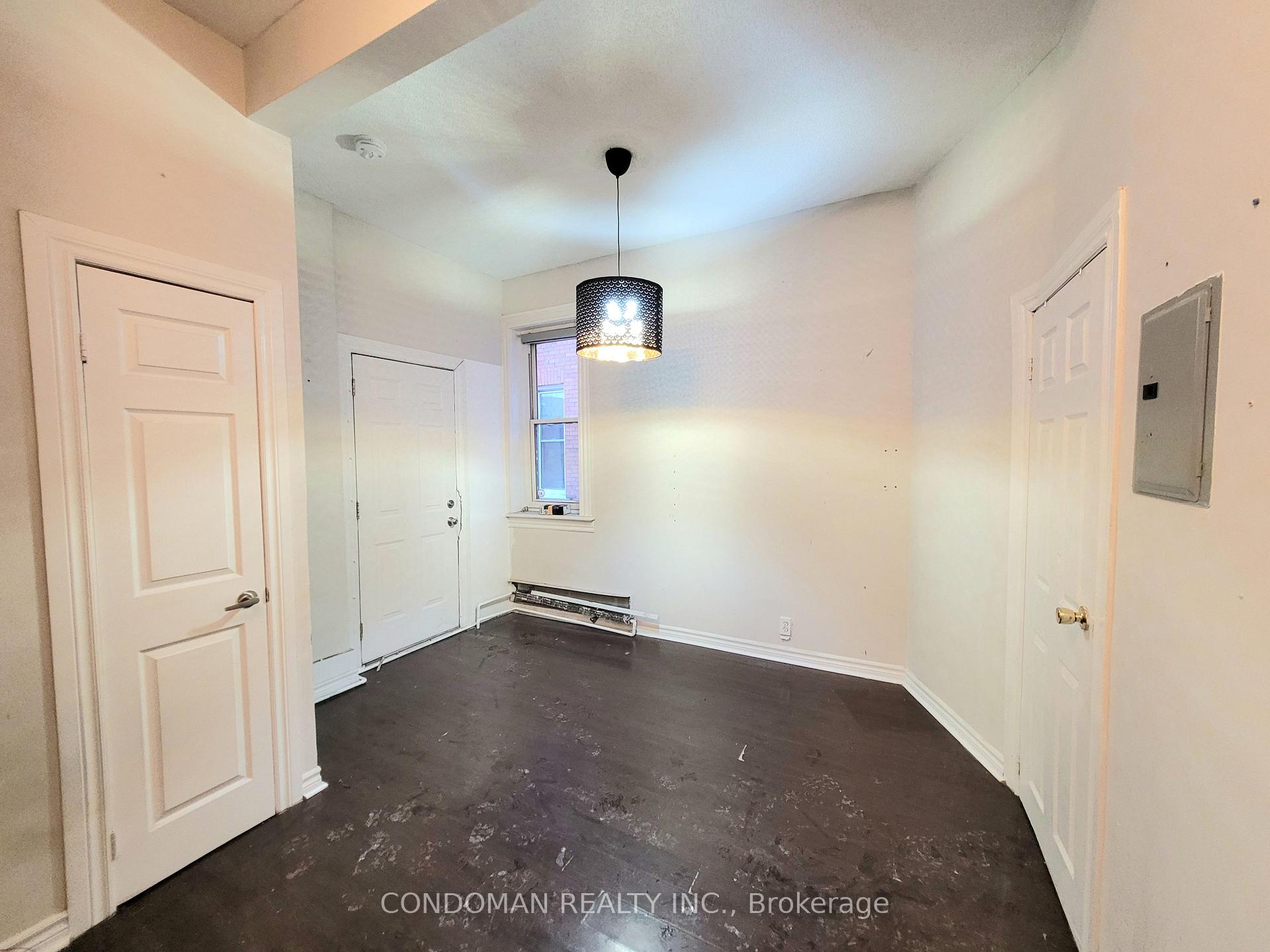 Photo of Unit 4, 135 John Street S