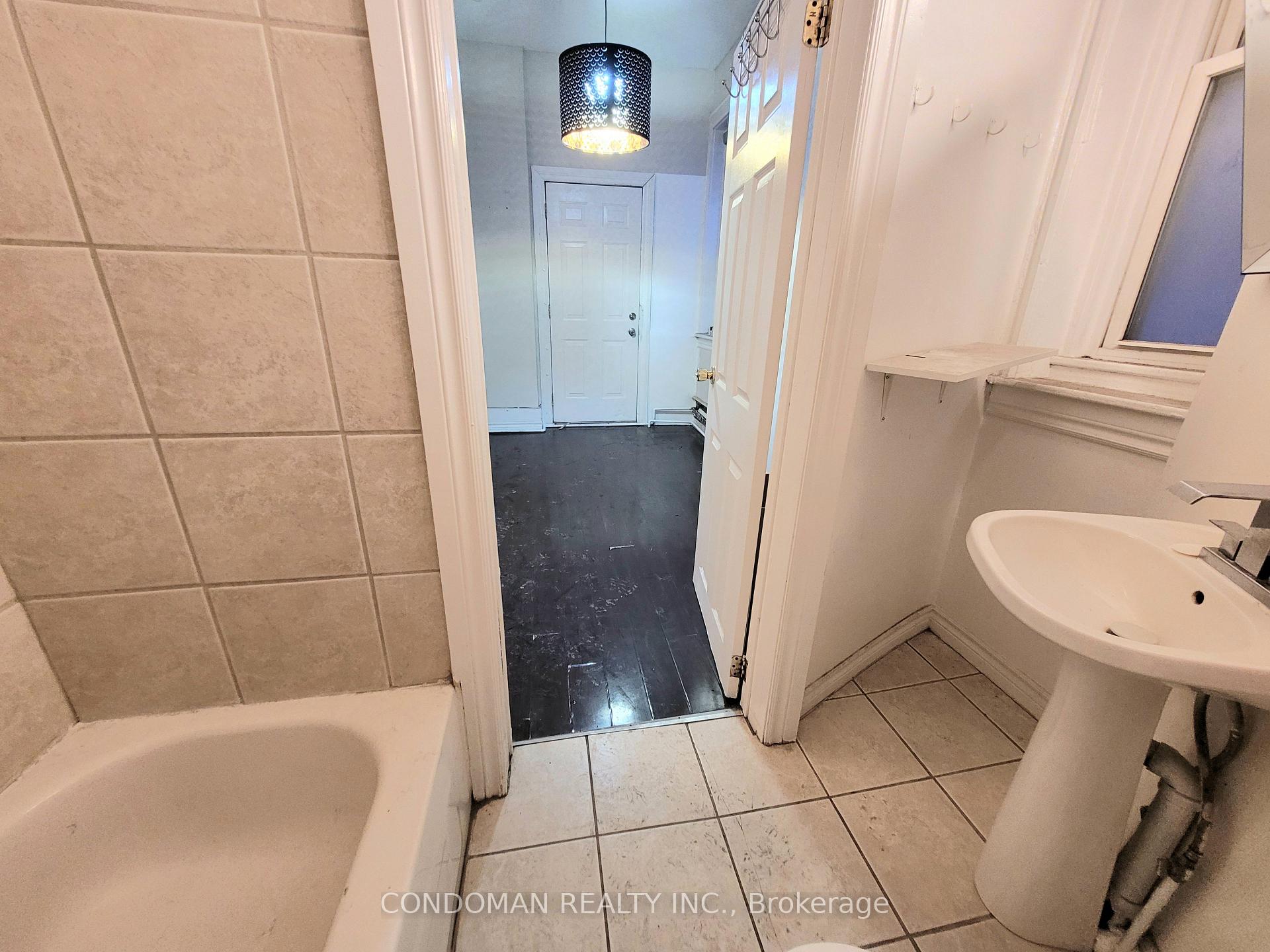 Photo 6 of Unit 4, 135 John Street S, Hamilton, Corktown — HOMEH