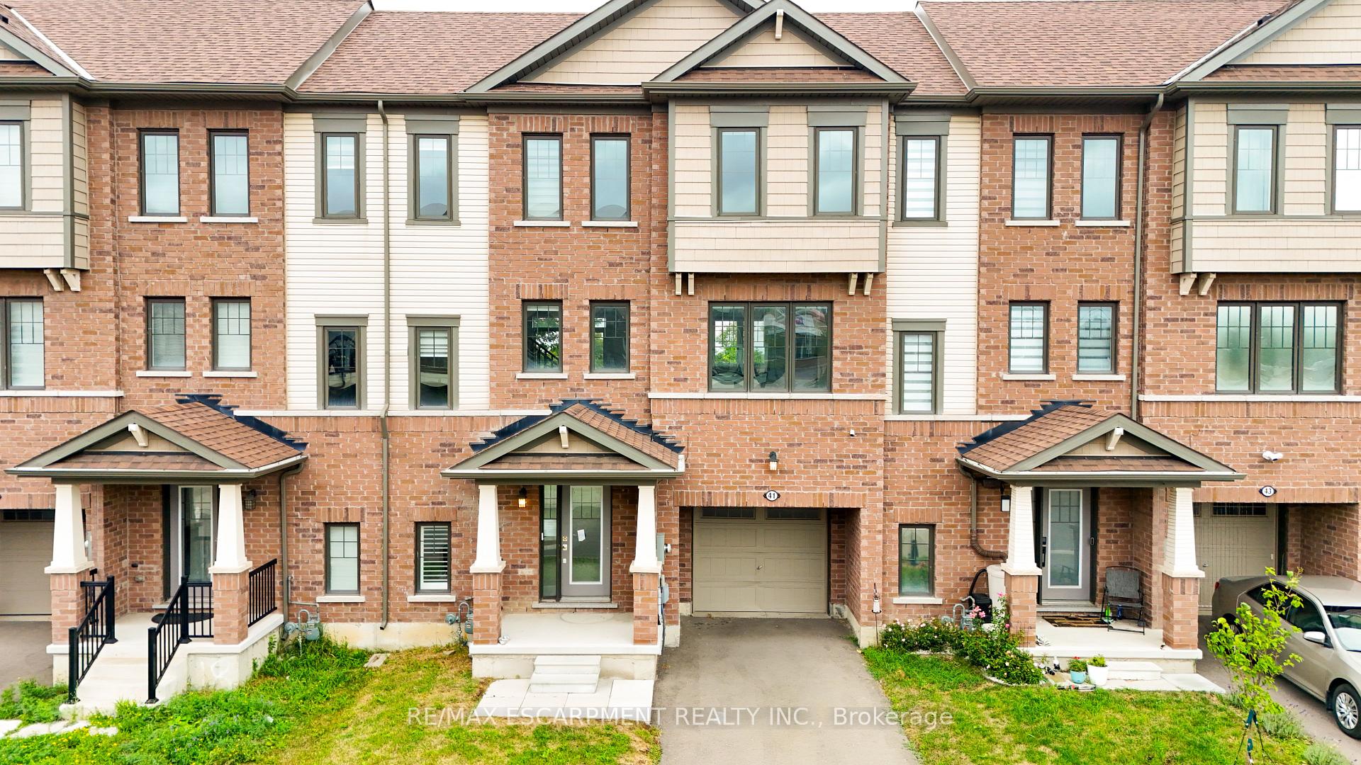 Photo 2 of 41 Utter Place, Hamilton, Stoney Creek Mountain — HOMEH